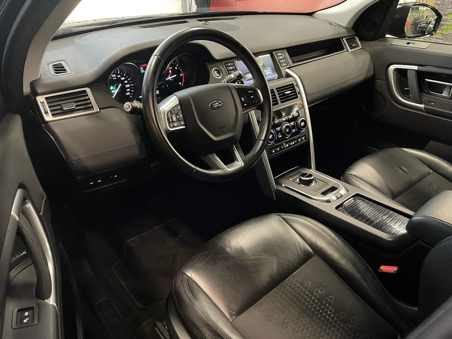 LAND ROVER Discovery Sport 2.0 SD4 SE AT9-image-8