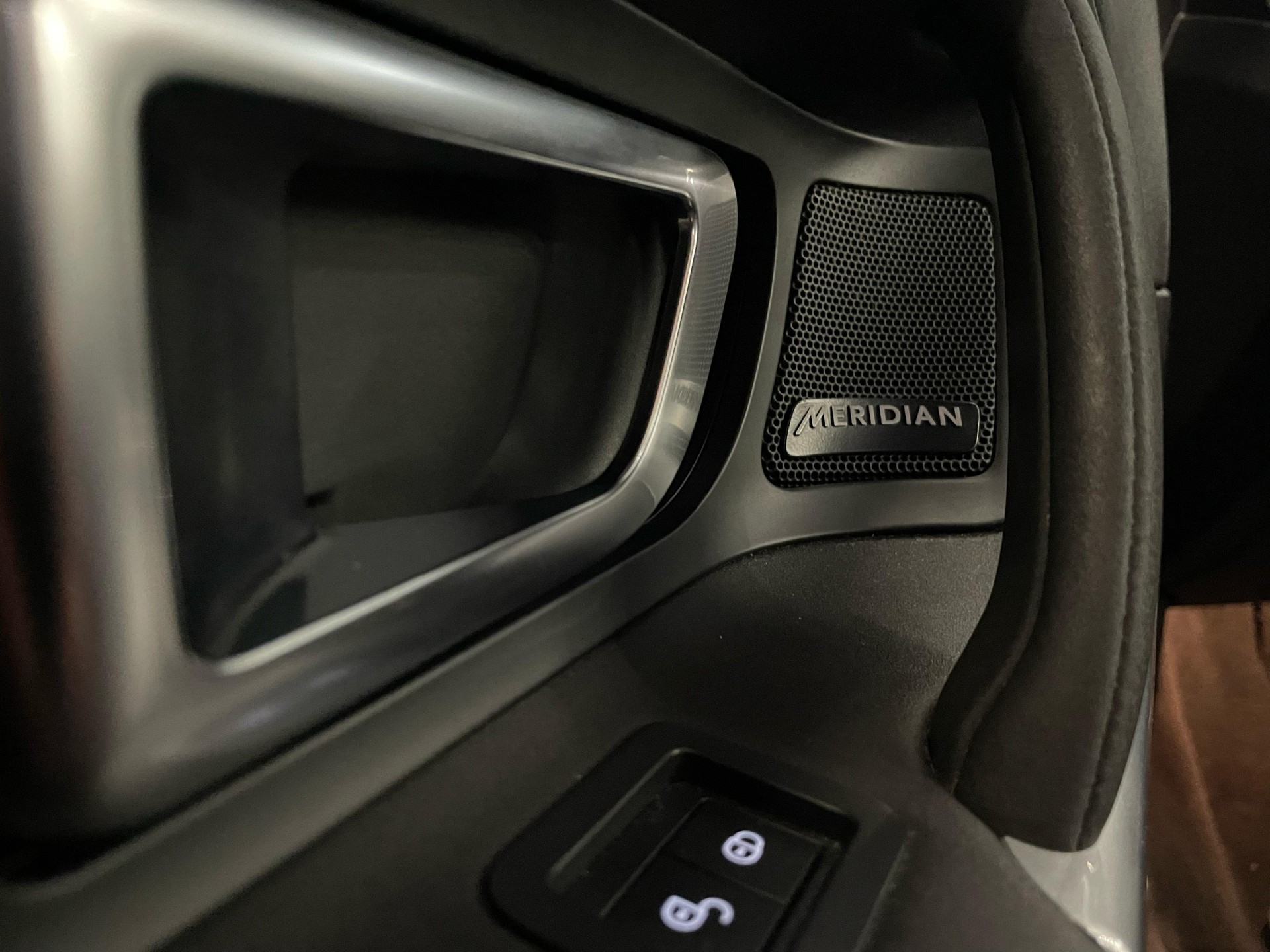 LAND ROVER Discovery Sport 2.0 SD4 SE AT9-image-15