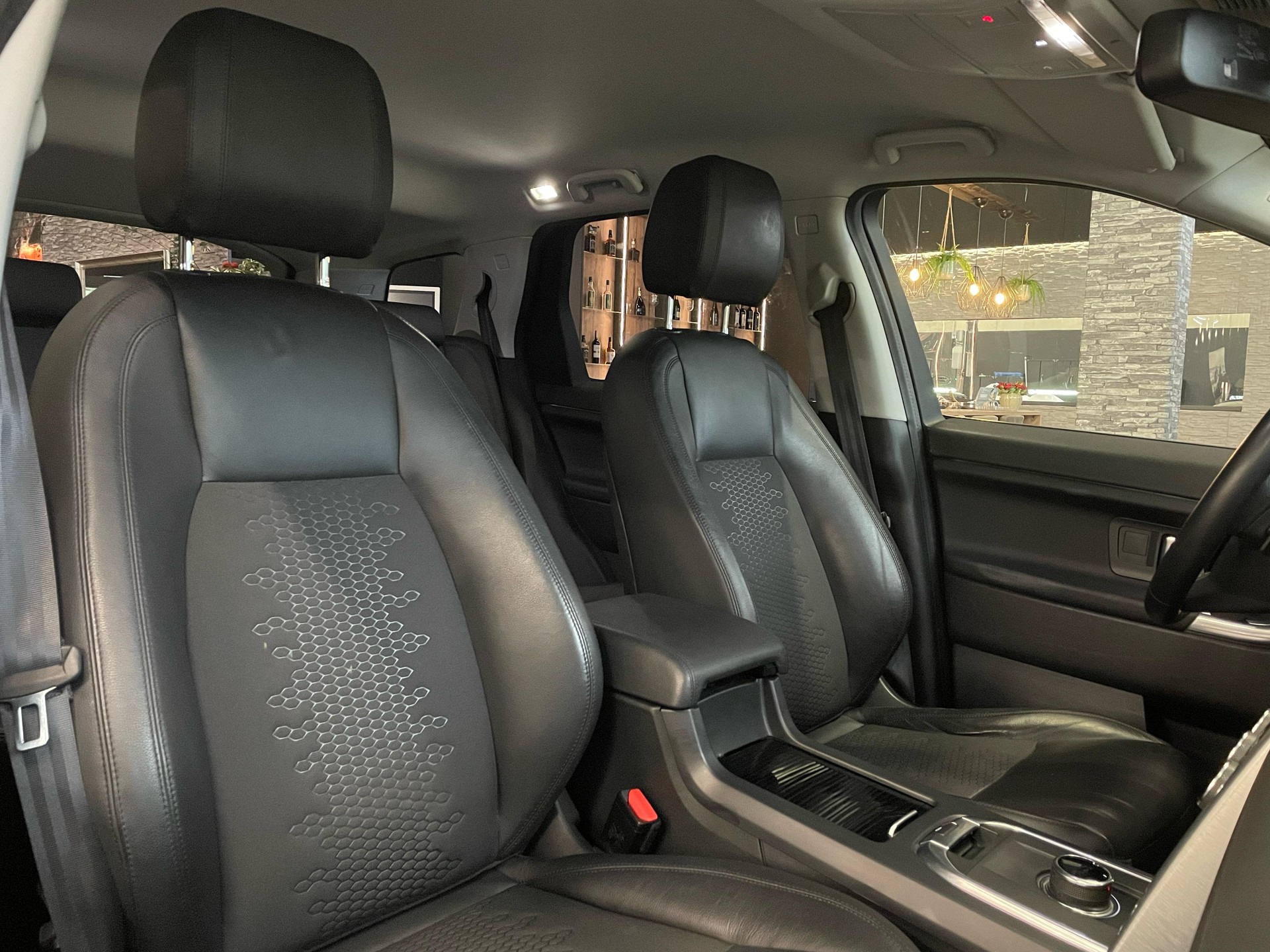 LAND ROVER Discovery Sport 2.0 SD4 SE AT9-image-14
