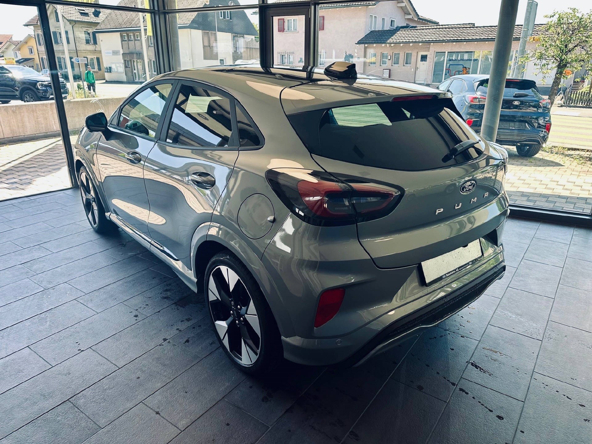 FORD Puma Gen-E Premium-showroom-element-2