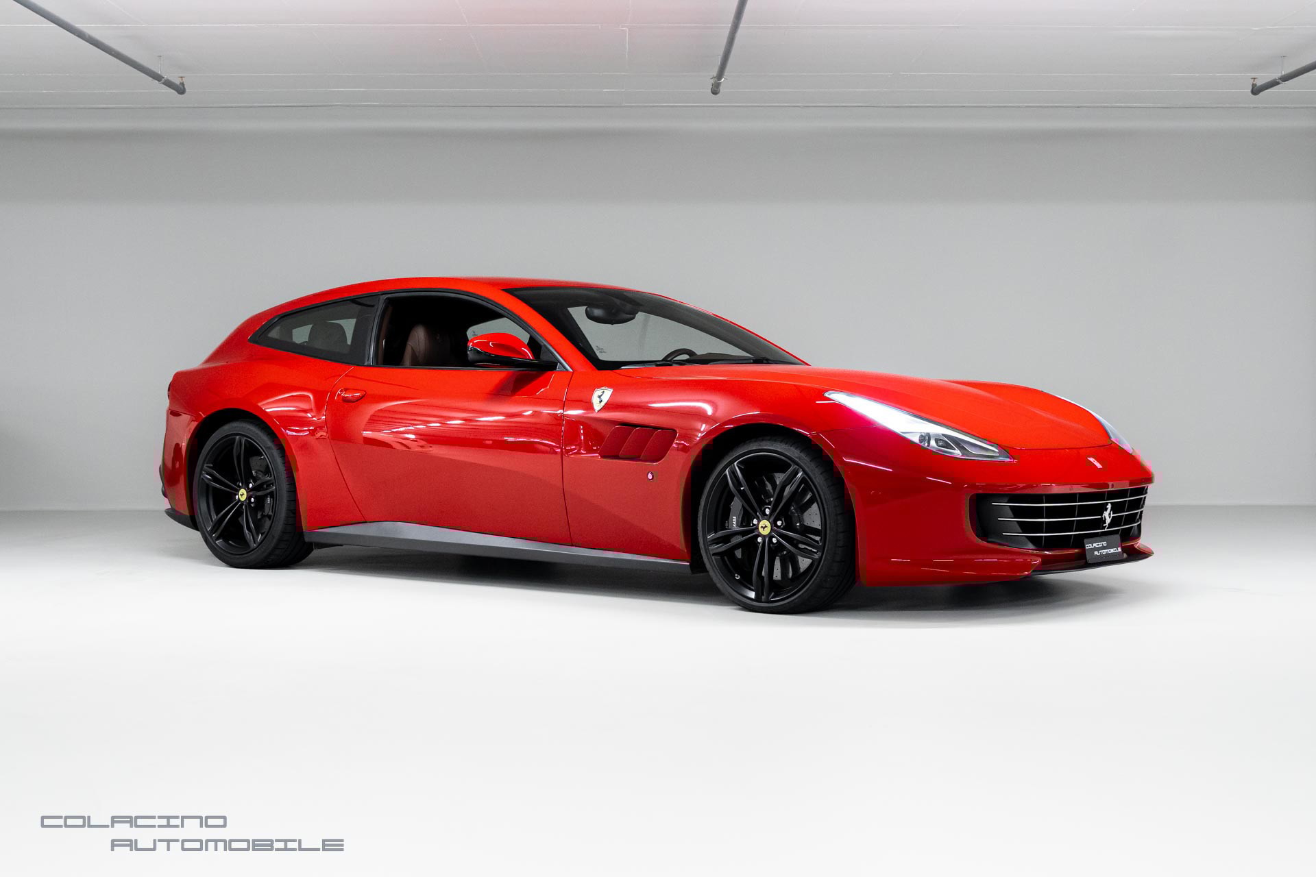 FERRARI GTC 4 Lusso-showroom-element-2