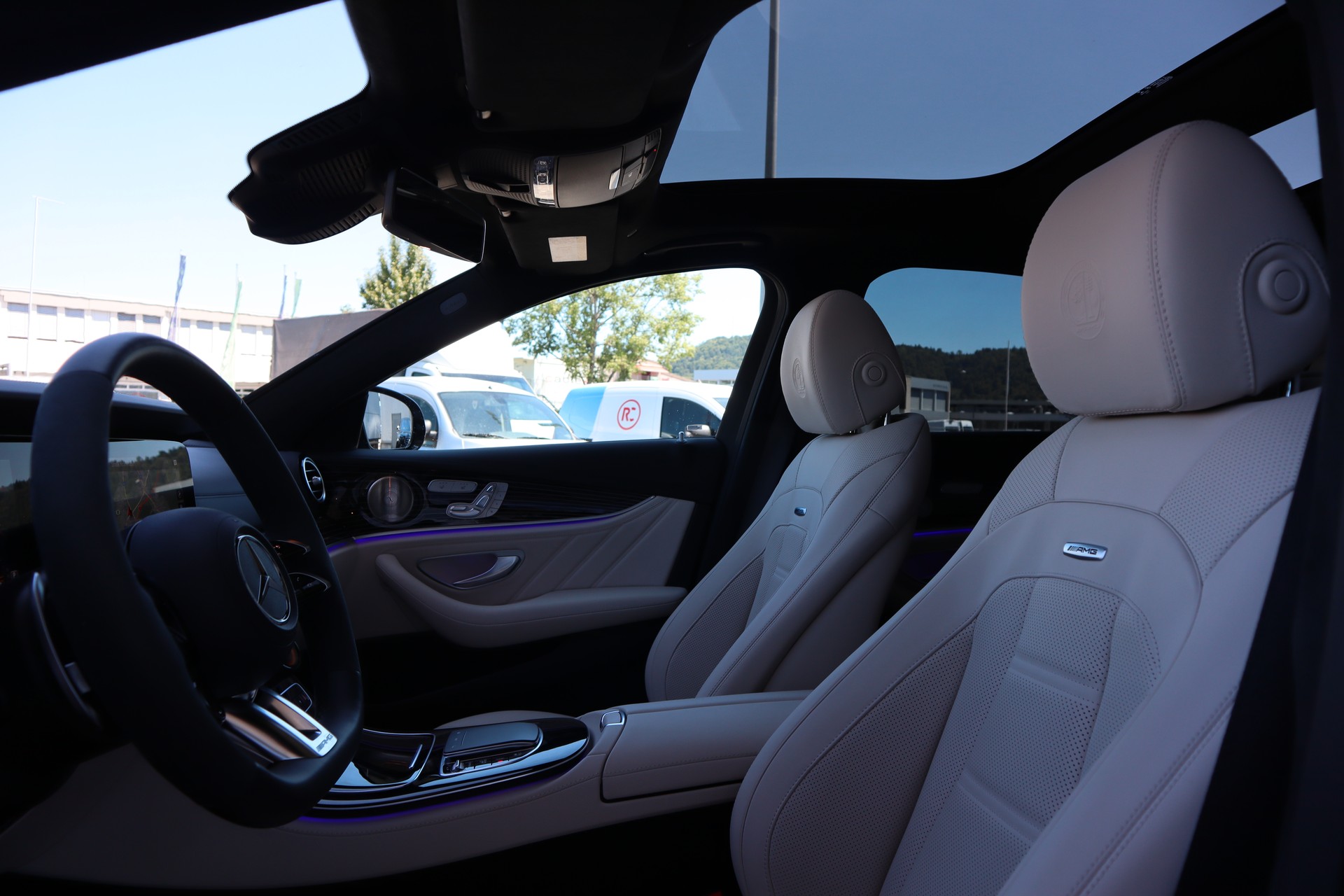 MERCEDES-BENZ E 63 S AMG 4Matic+ Speedshift 9G-TCT-showroom-element-3