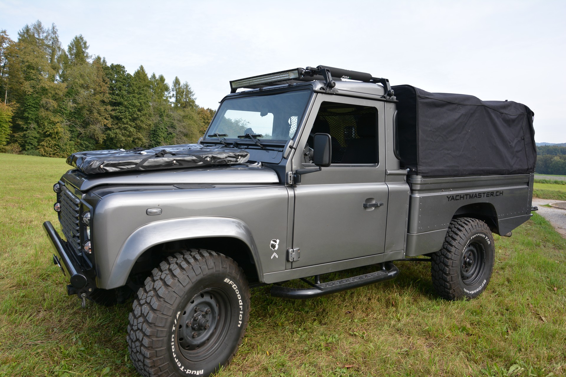LAND ROVER DEFENDER