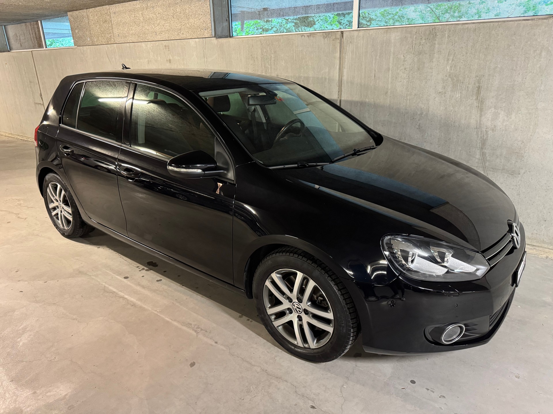 VW Golf 2.0 TDI Highline 4Motion-showroom-element-3