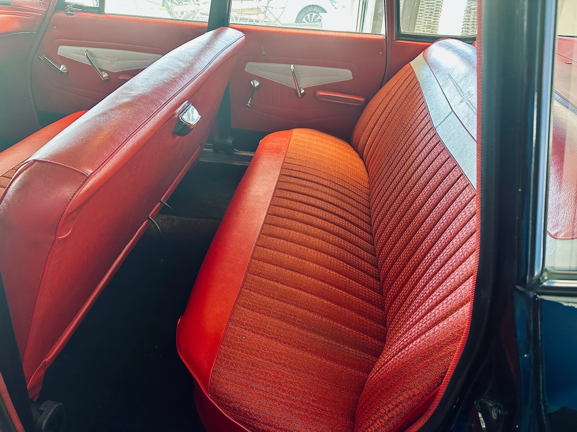 CHRYSLER Valiant-image-4