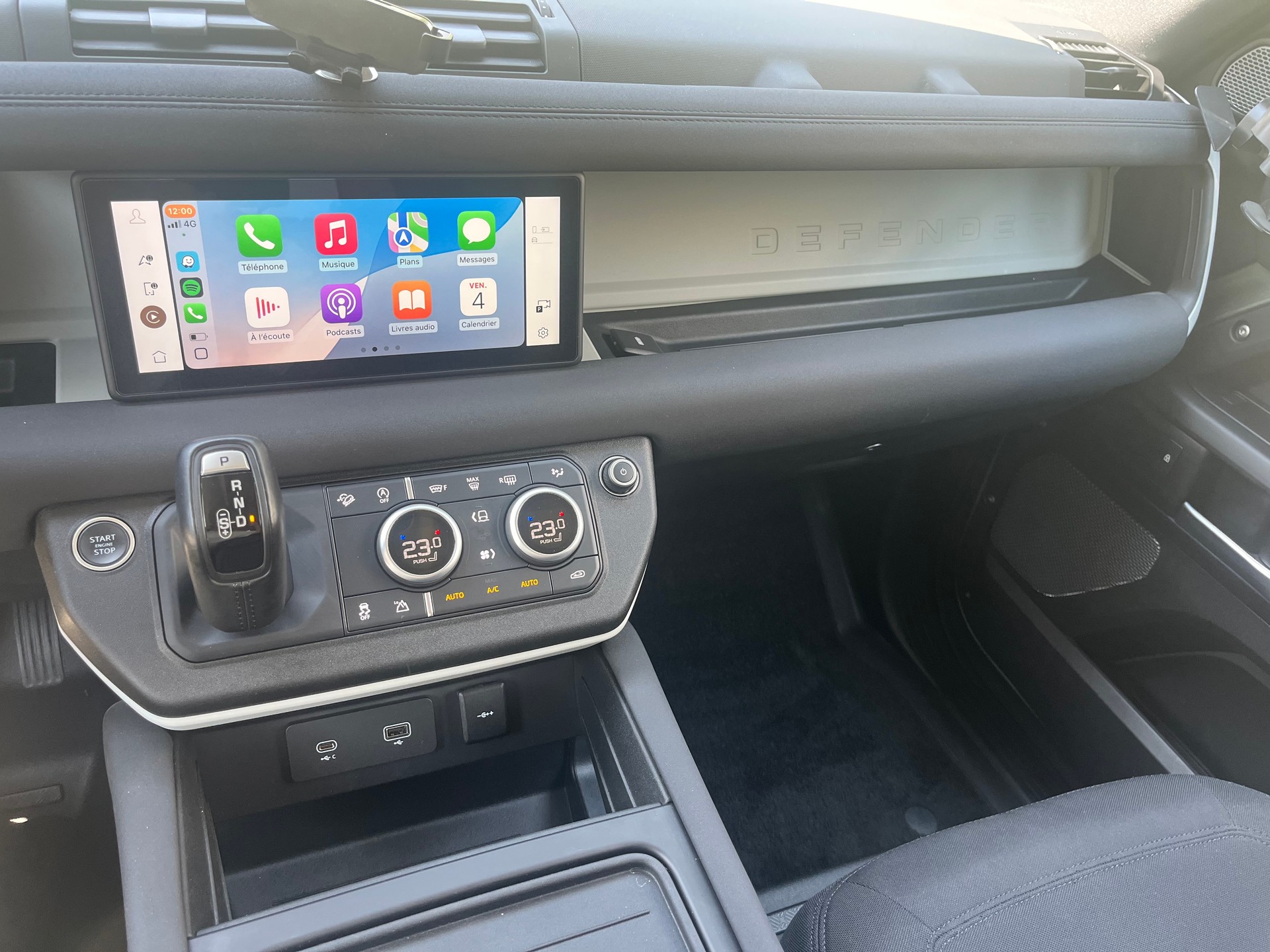 LAND ROVER Defender 90 P300 Si4 S AT8-image-16