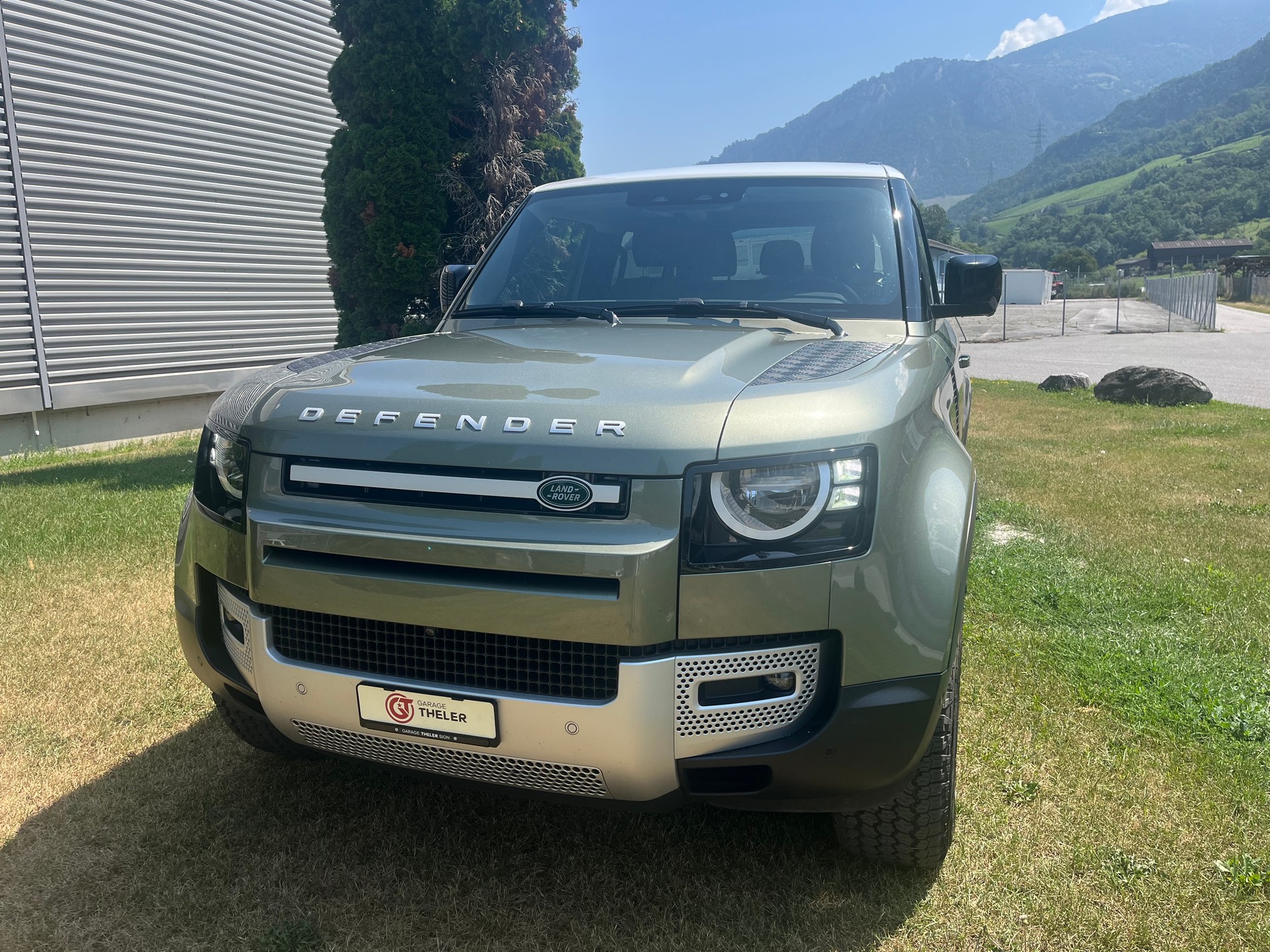 LAND ROVER Defender 90 P300 Si4 S AT8-image-9
