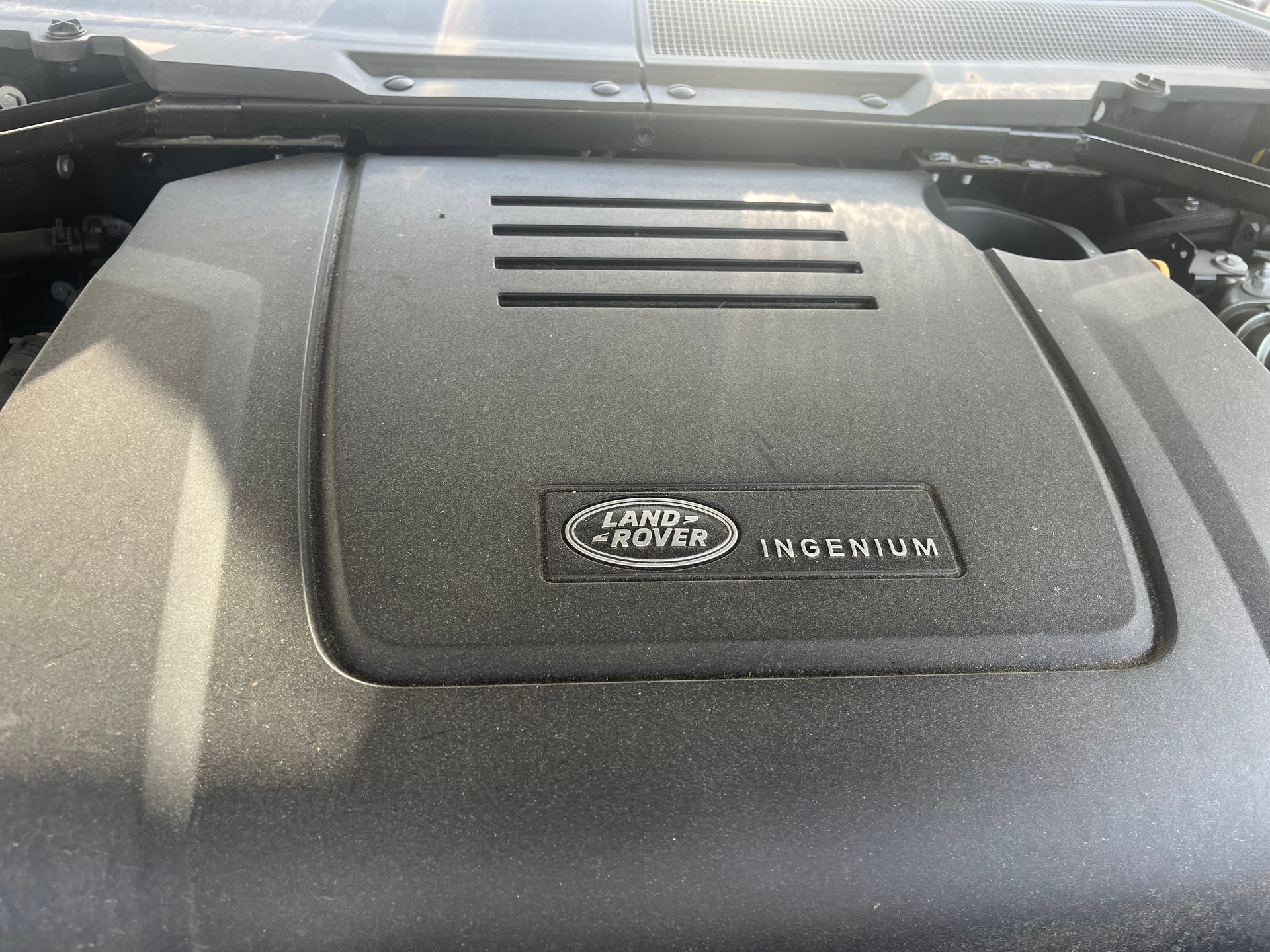 LAND ROVER Defender 90 P300 Si4 S AT8-image-30