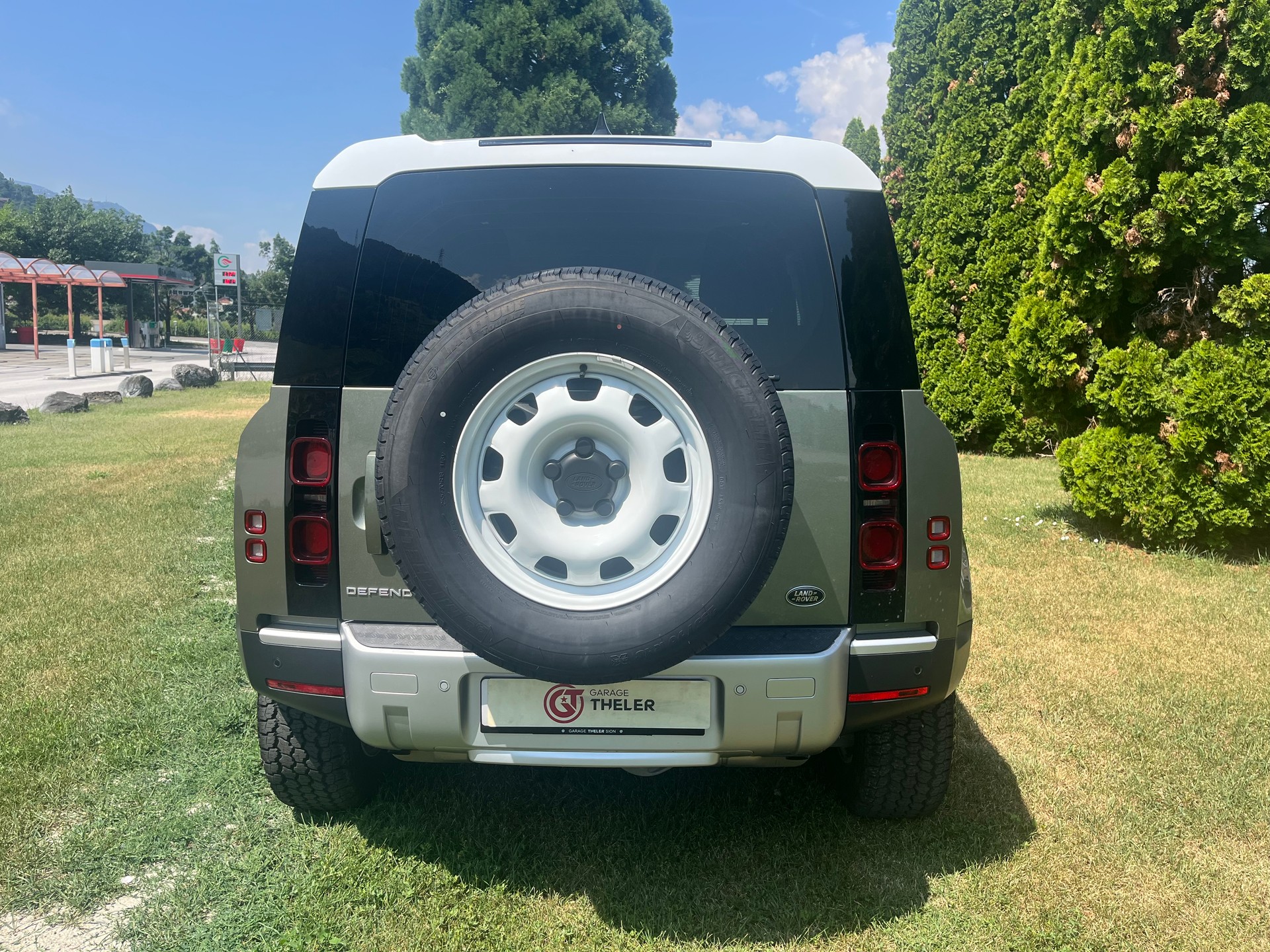 LAND ROVER Defender 90 P300 Si4 S AT8-image-11