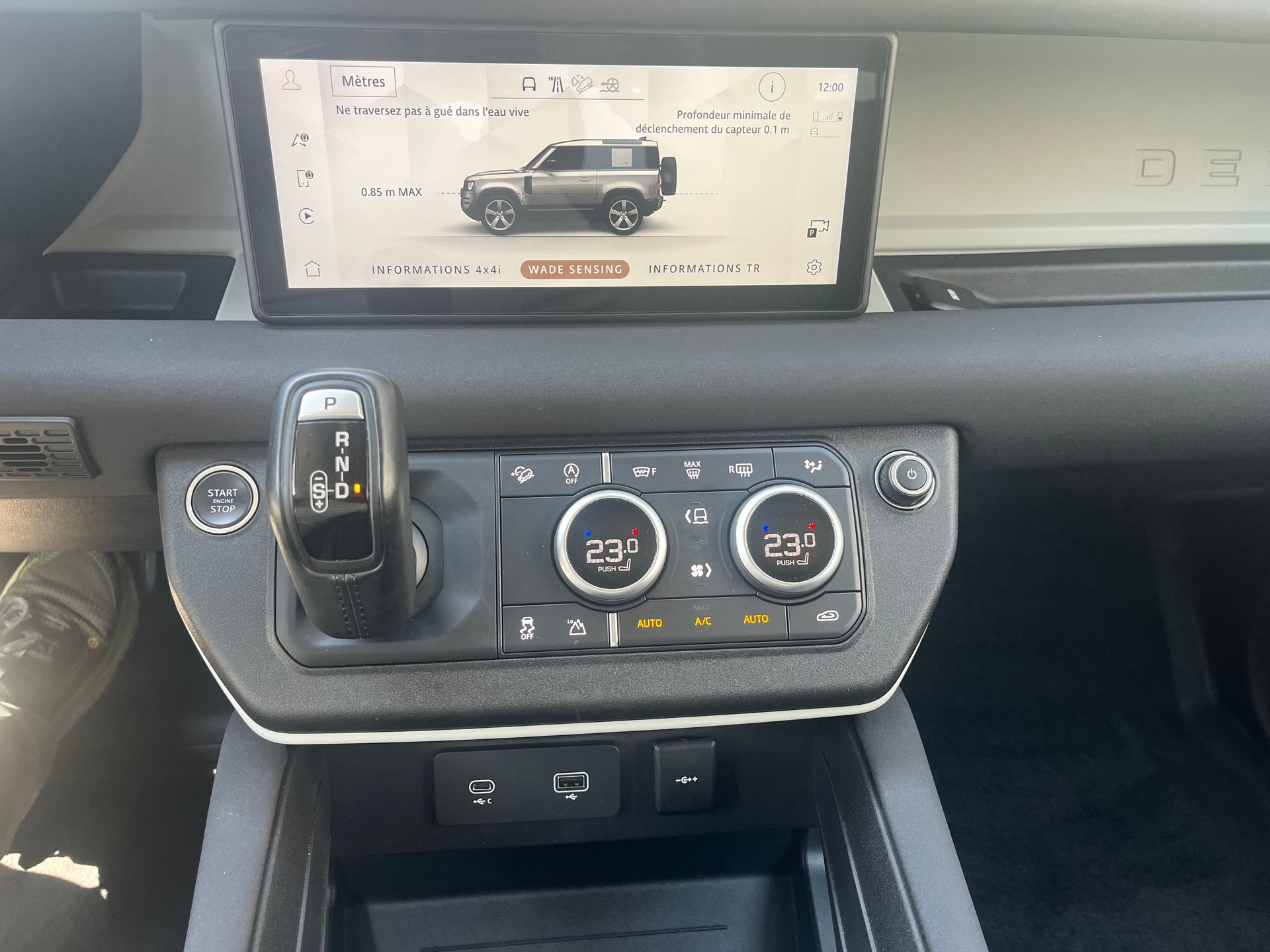 LAND ROVER Defender 90 P300 Si4 S AT8-image-17