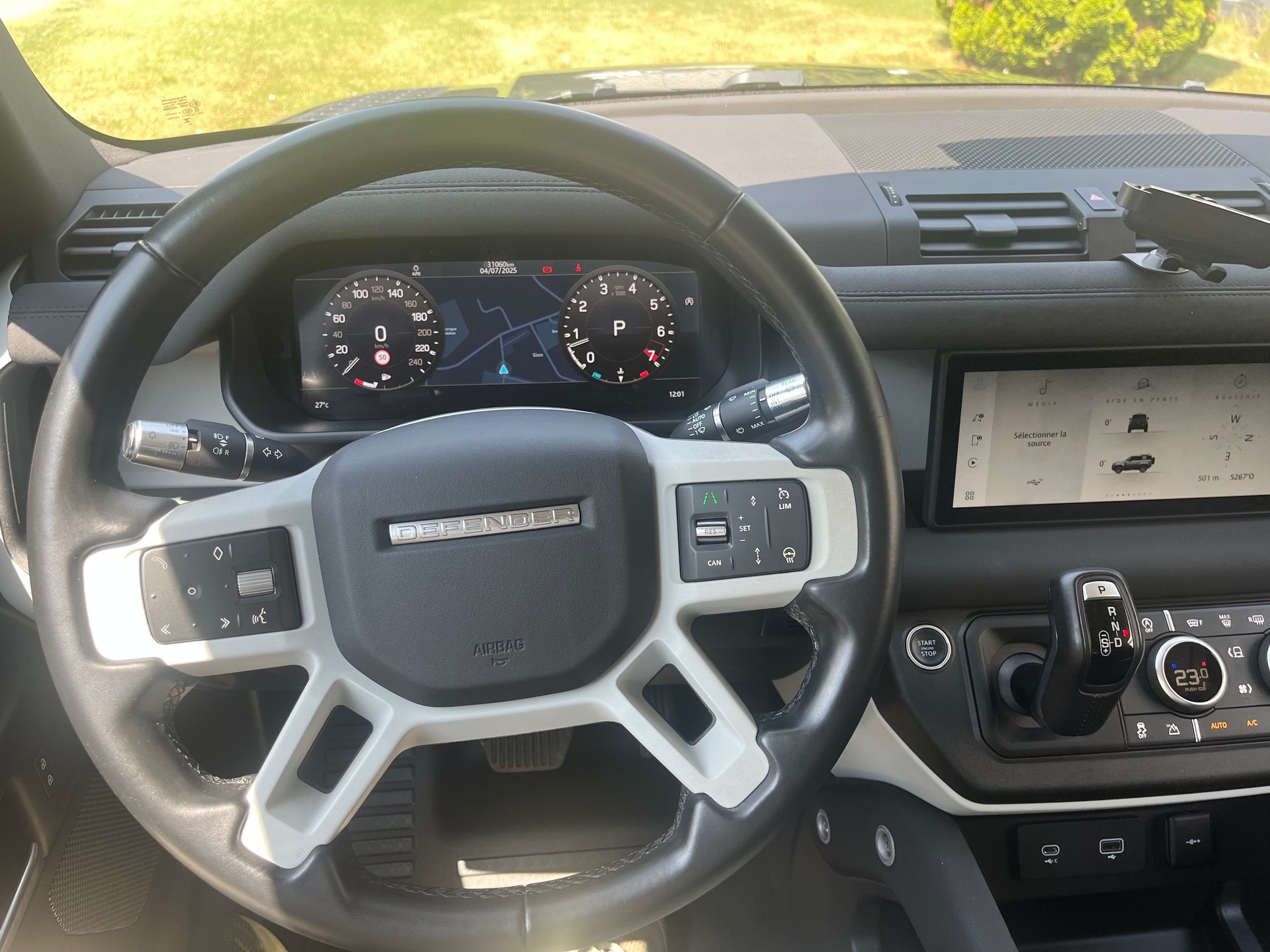 LAND ROVER Defender 90 P300 Si4 S AT8-image-15