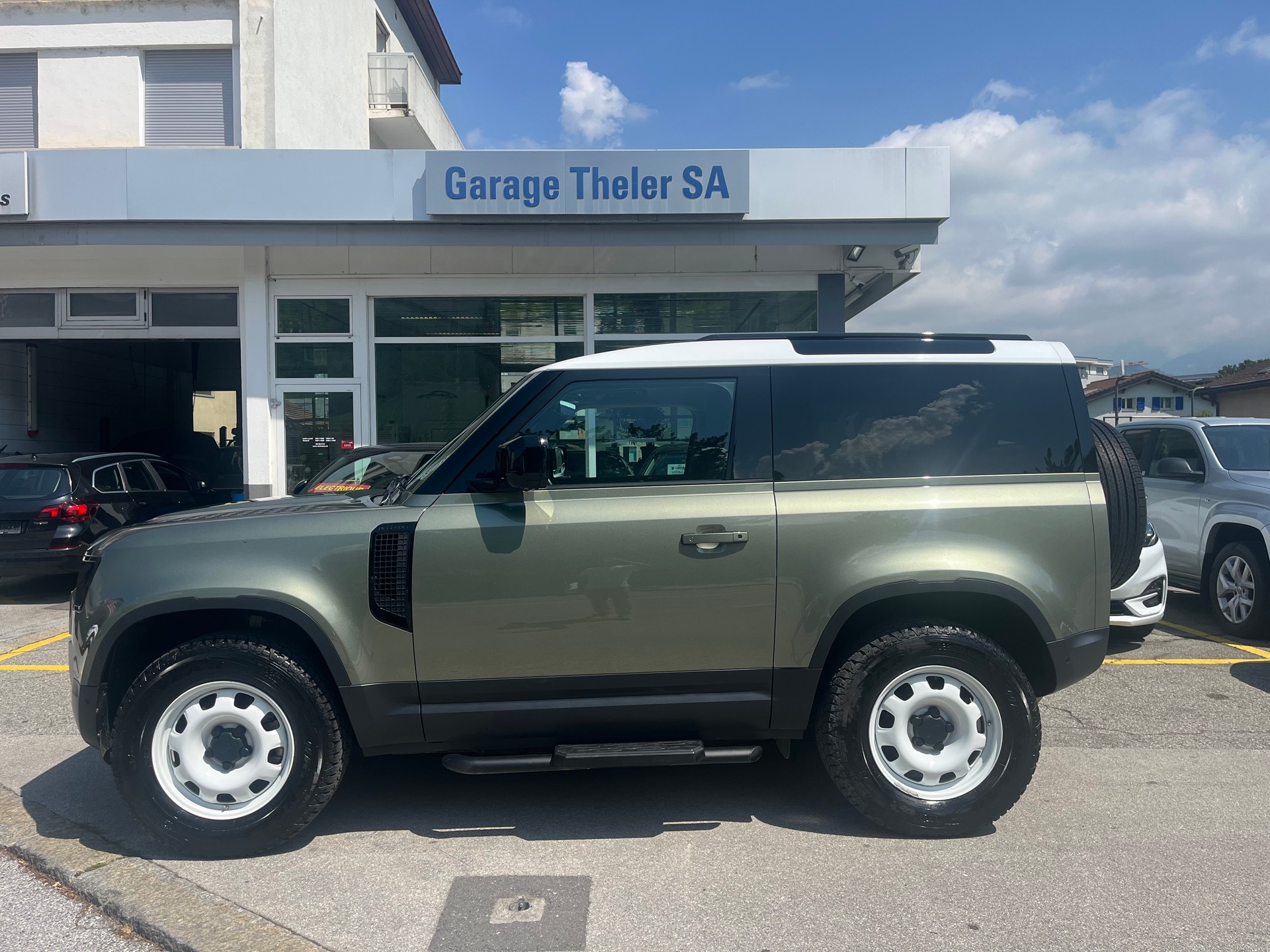 LAND ROVER Defender 90 P300 Si4 S AT8-image-6