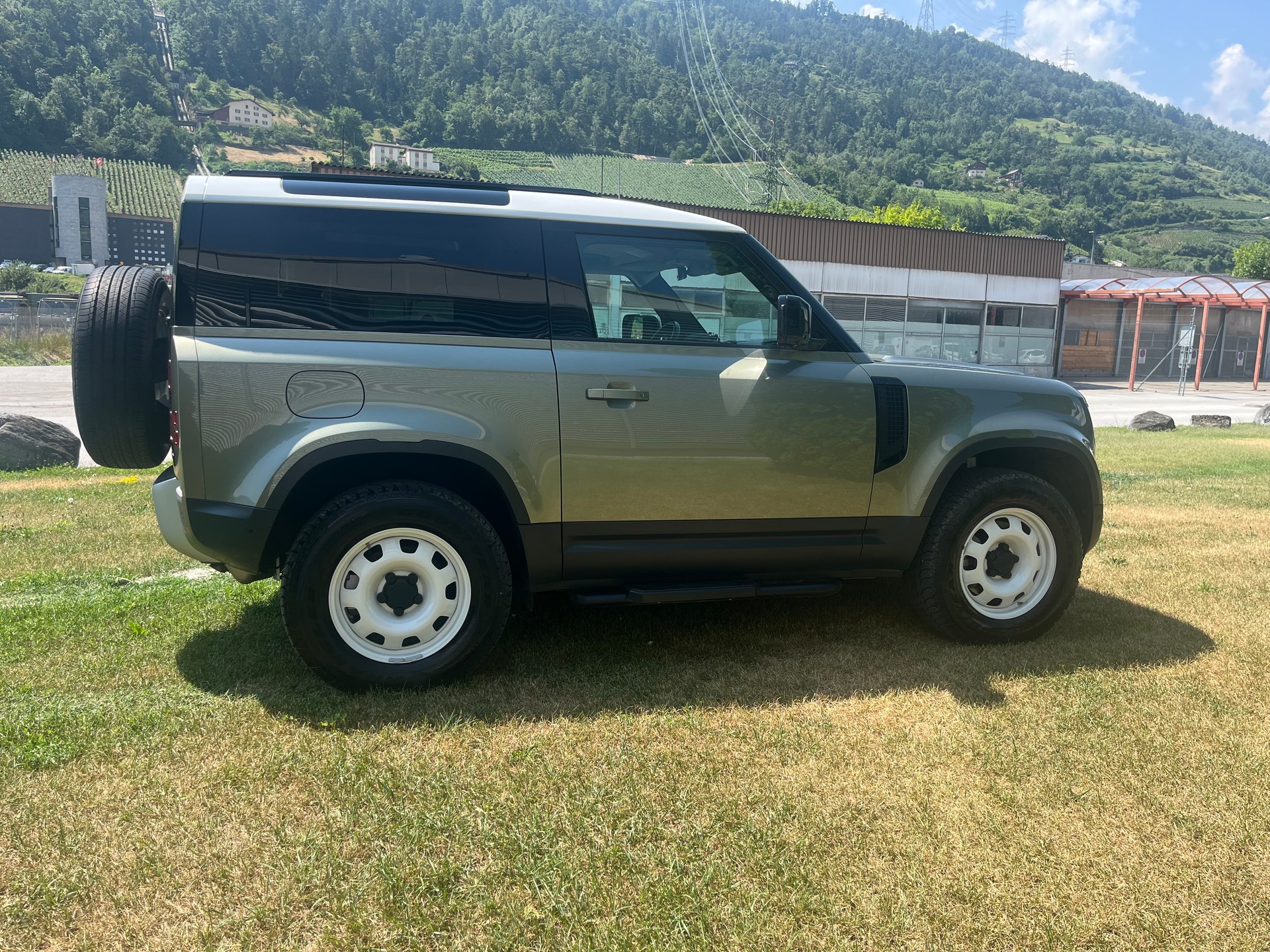LAND ROVER Defender 90 P300 Si4 S AT8-image-10