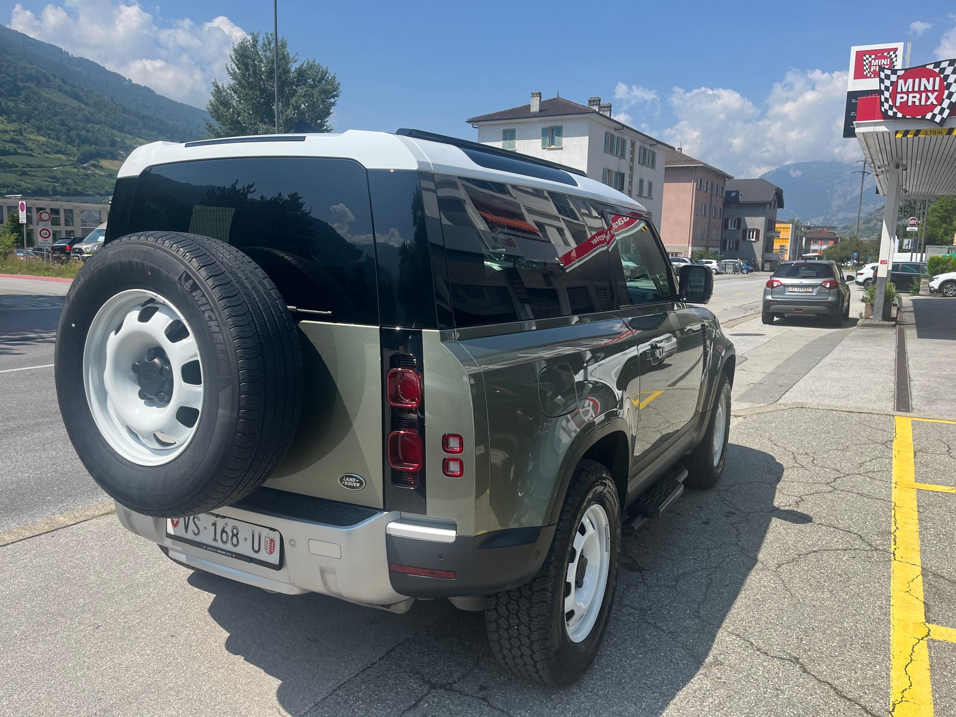 LAND ROVER Defender 90 P300 Si4 S AT8-image-5