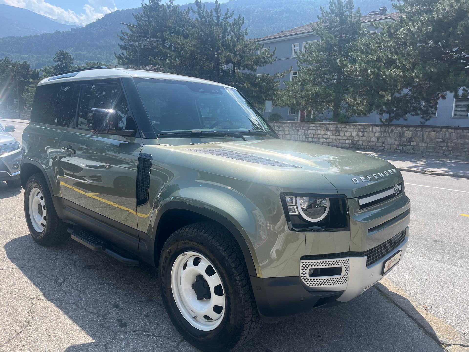 LAND ROVER Defender 90 P300 Si4 S AT8-showroom-element-2