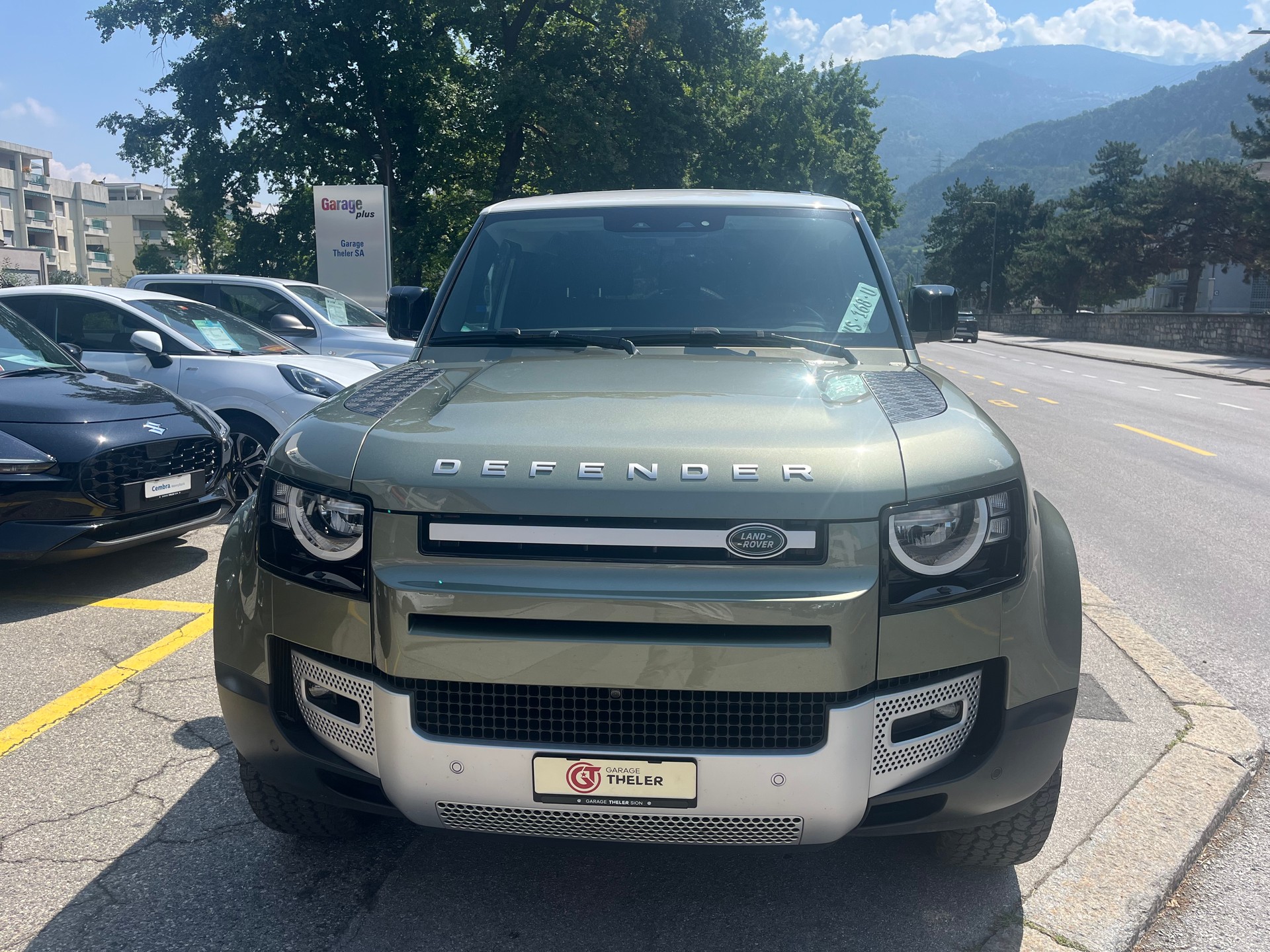 LAND ROVER Defender 90 P300 Si4 S AT8-showroom-element-1
