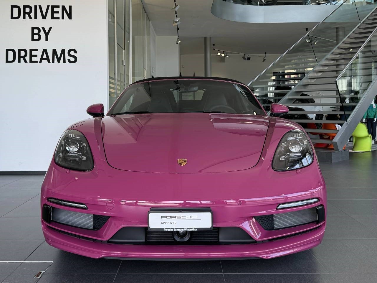PORSCHE 718 Boxster-showroom-element-3