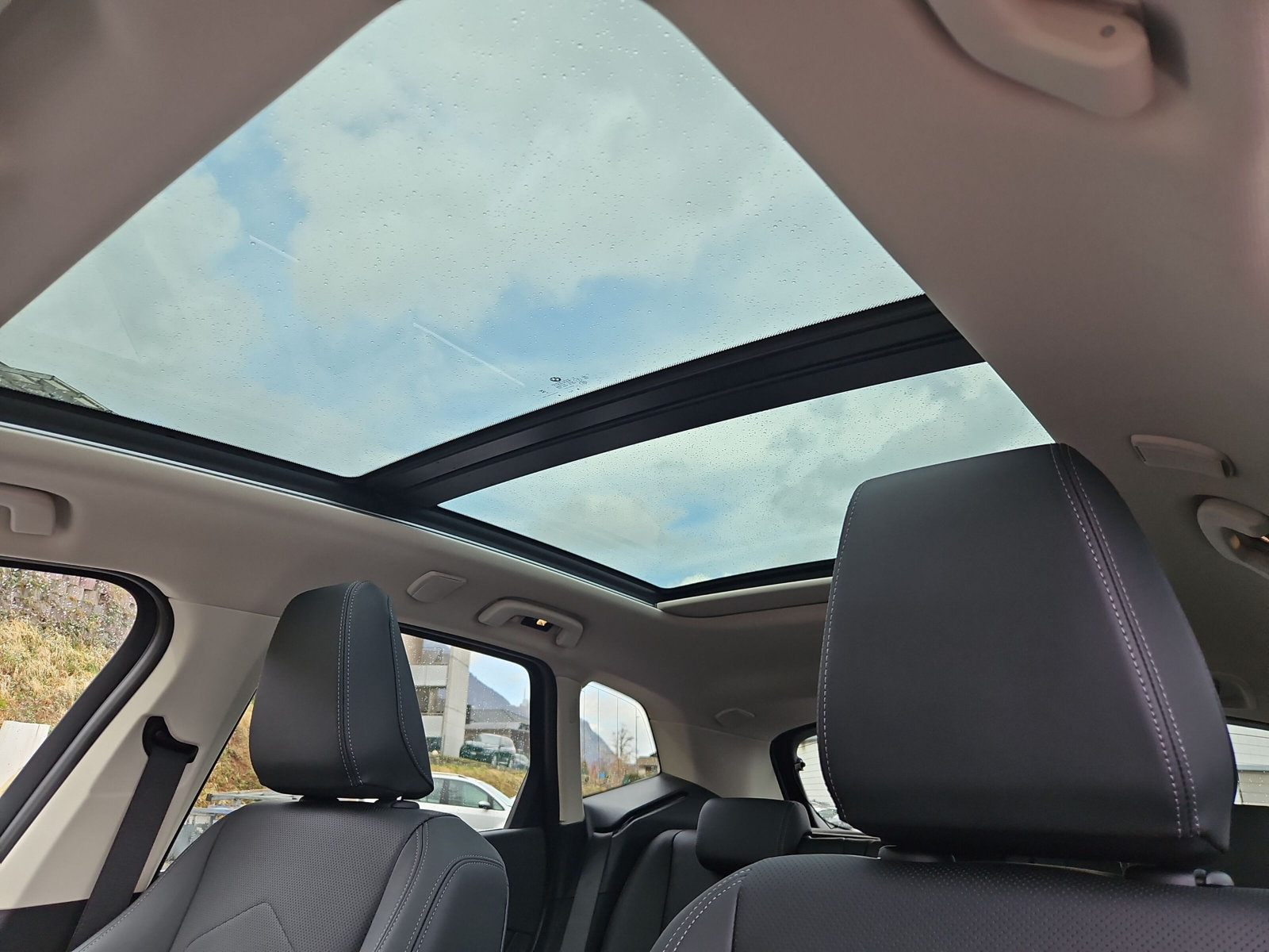 BMW 220i Active Tourer Luxury Line DKG-image-19