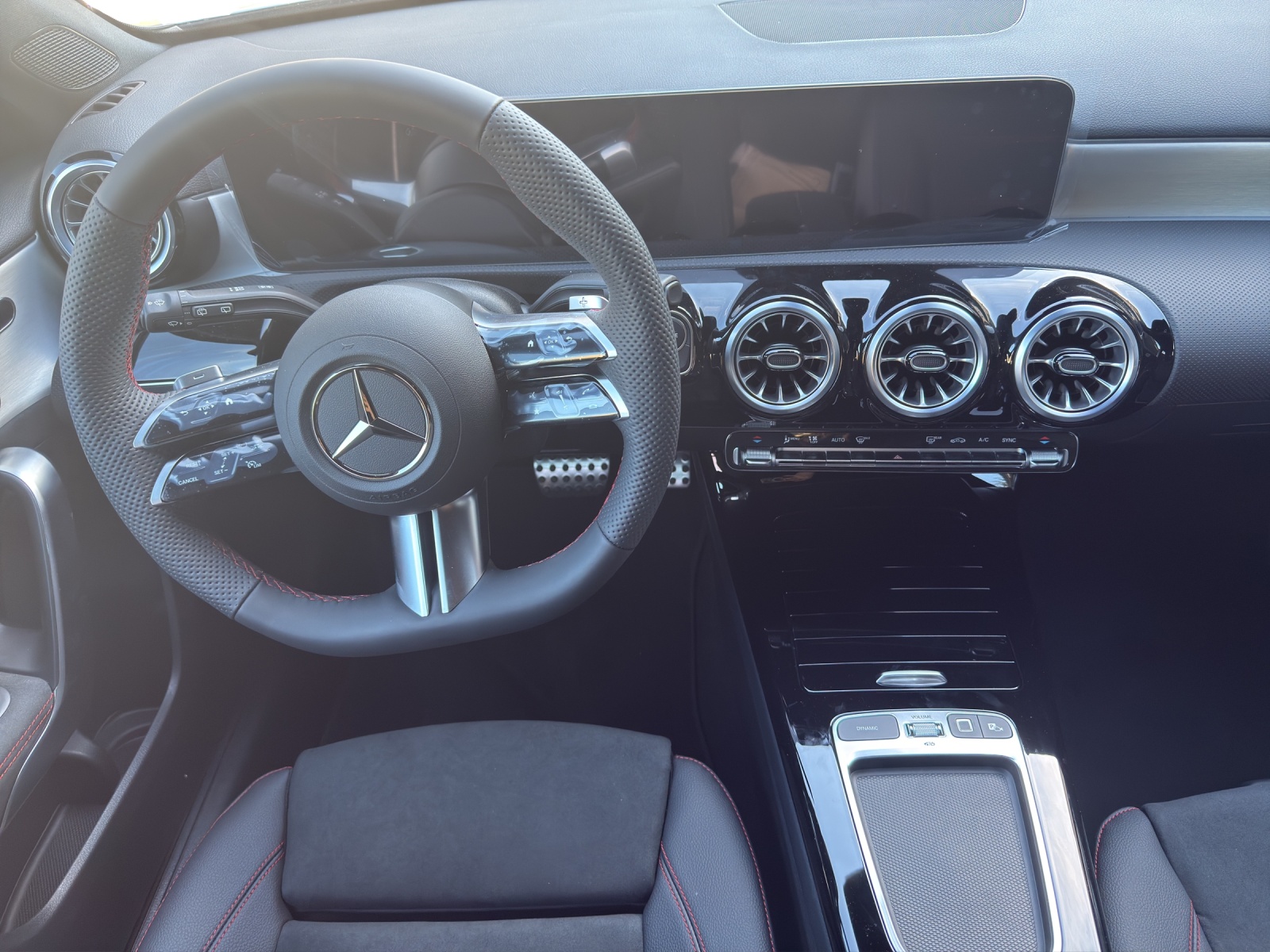 Image MERCEDES-BENZ A-200 A 200 Night Star 7G-DCT