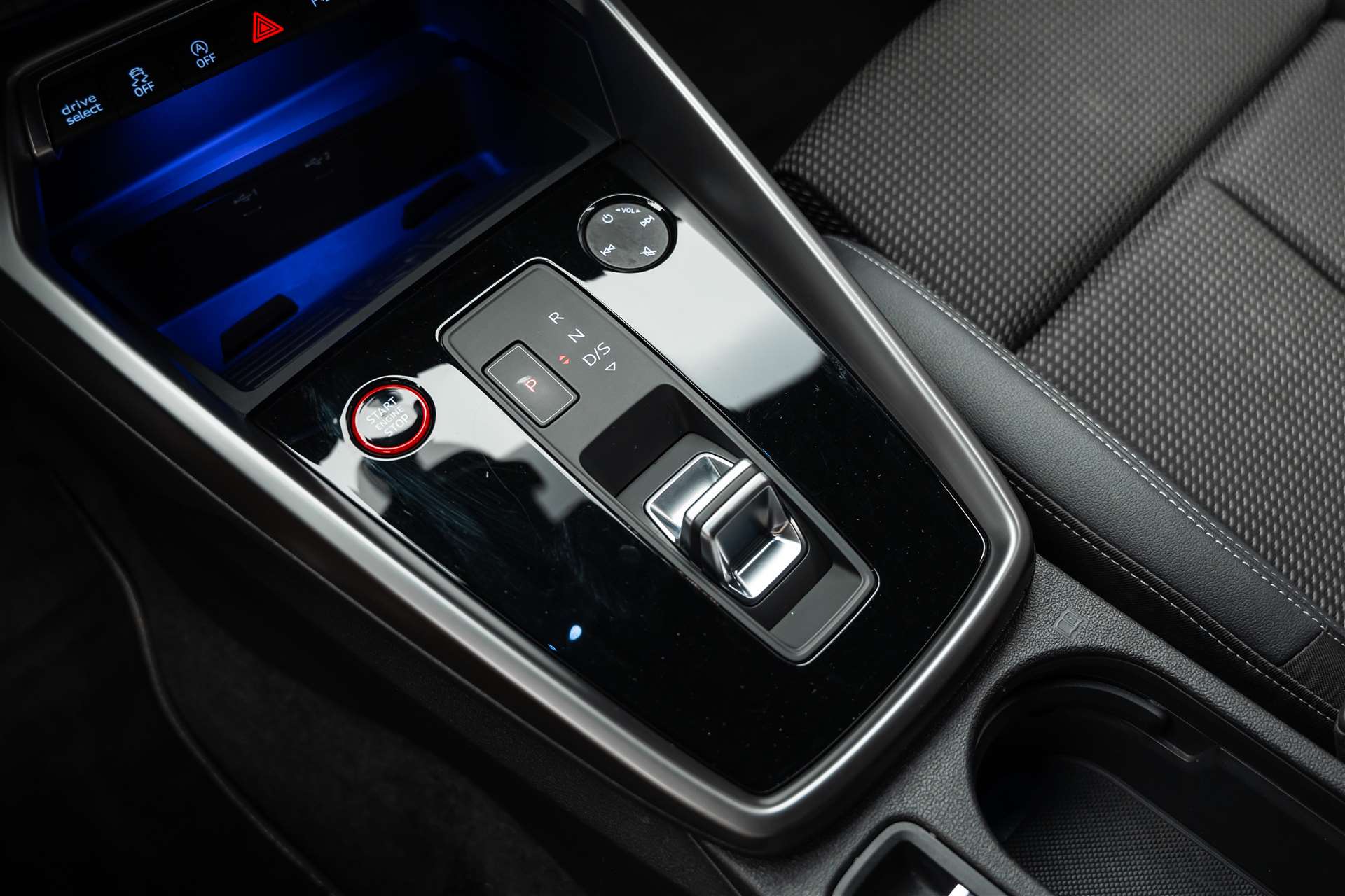 AUDI S3 Limousine 2.0 TFSI quattro S-tronic *Bang&Olufsen*-image-25