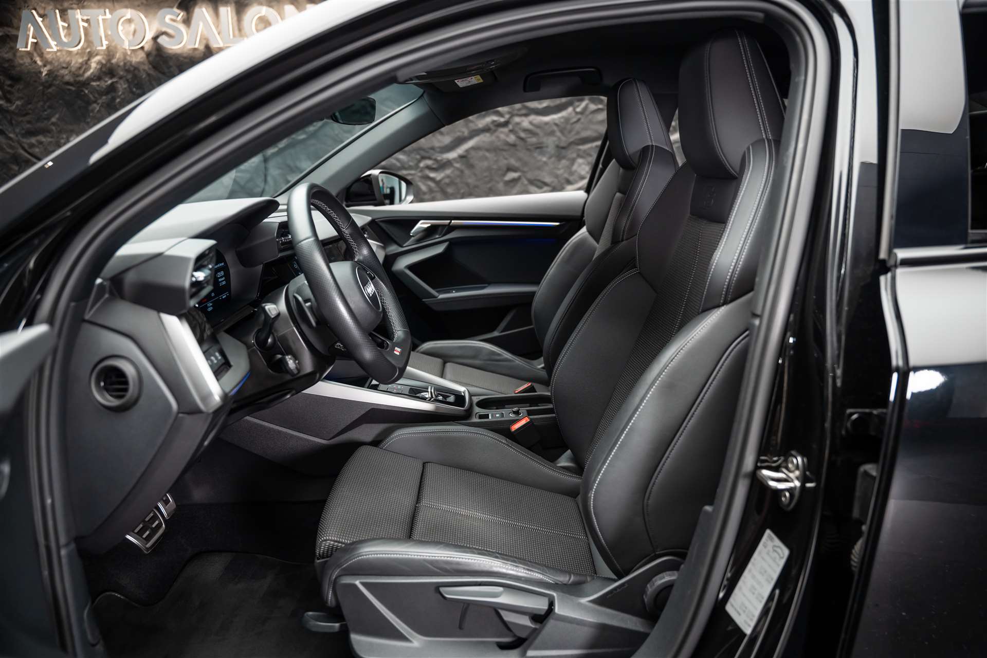 AUDI S3 Limousine 2.0 TFSI quattro S-tronic *Bang&Olufsen*-image-8