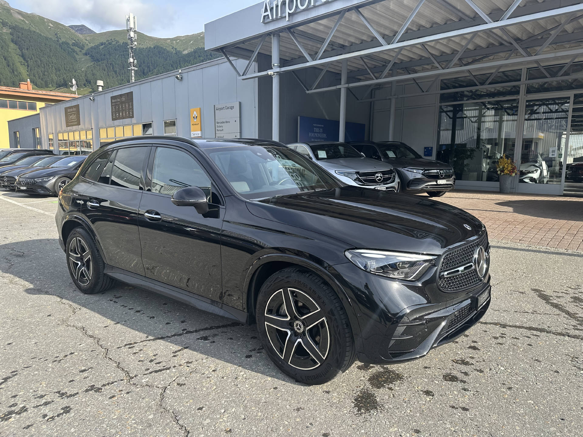 MERCEDES-BENZ GLC 200 AMG Line 4matic-showroom-element-2