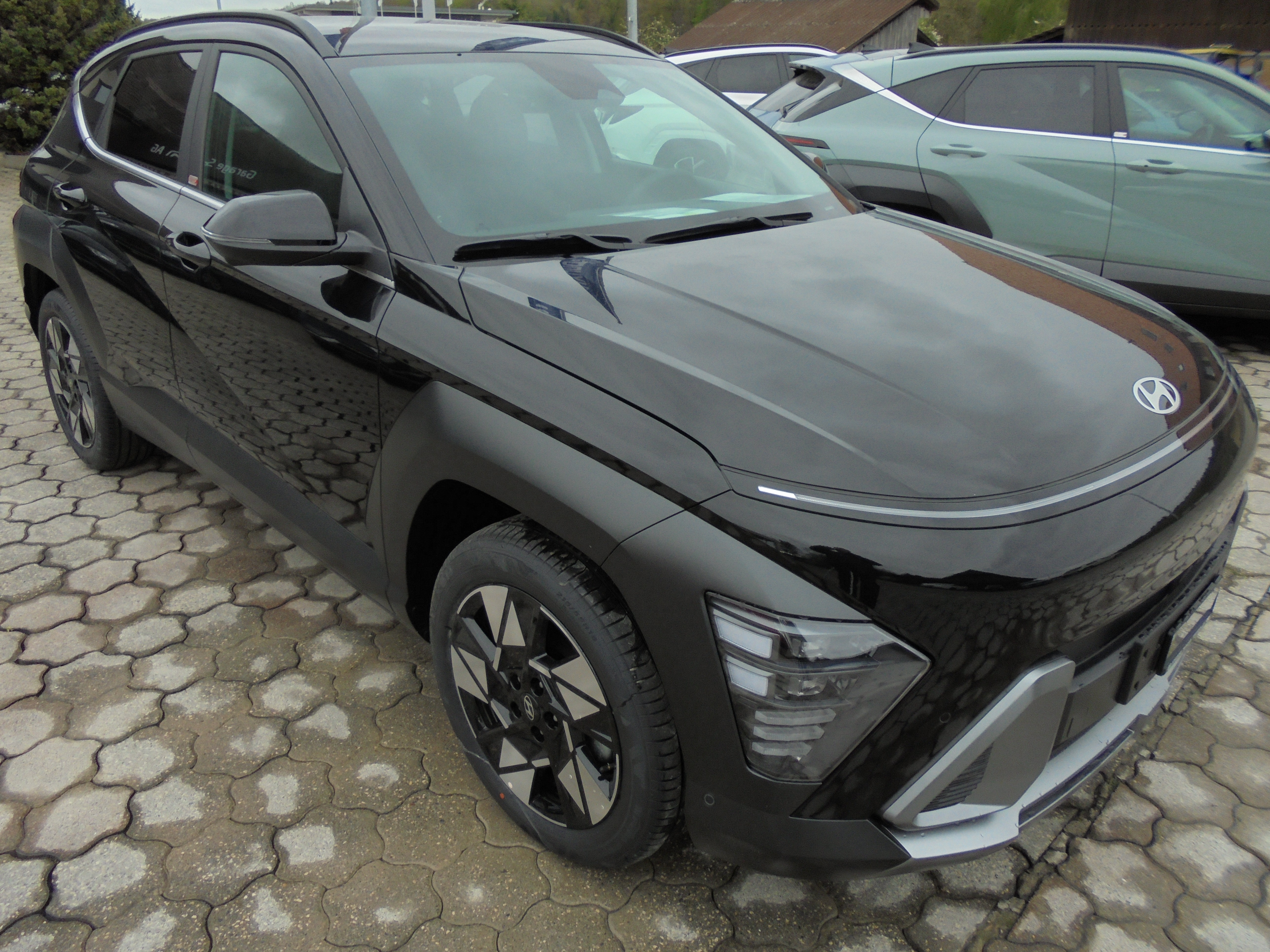 HYUNDAI Kona 1.6 T-GDi Amplia (SUV / GelÃ¤ndewagen)