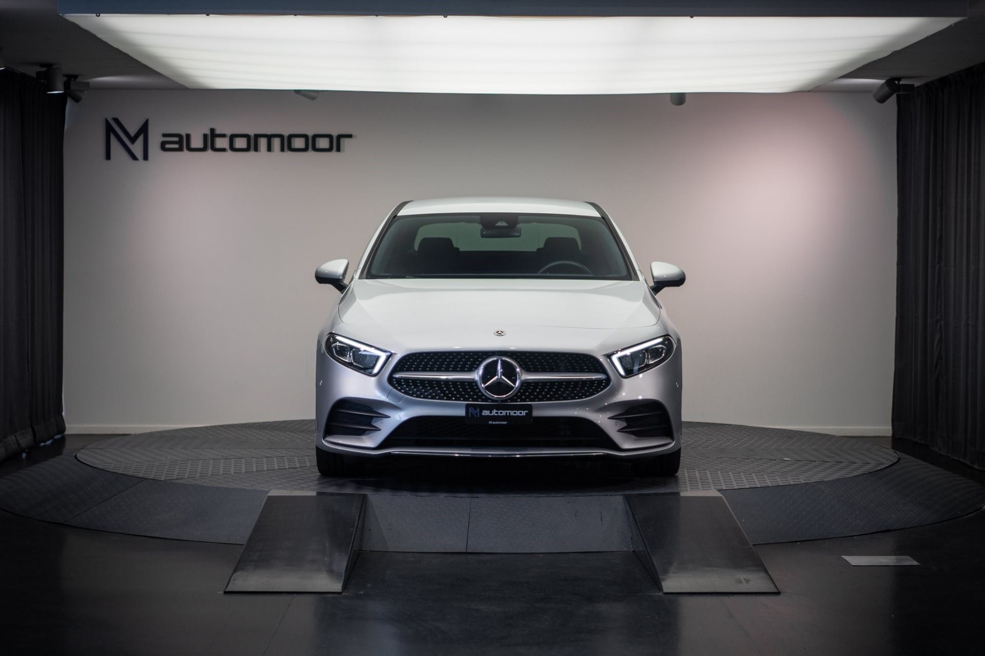 MERCEDES-BENZ A 250 Limousine AMG Line 4Matic *CH-Fahrzeug* *Keyless GO* *Assistenzpaket*-showroom-element-1