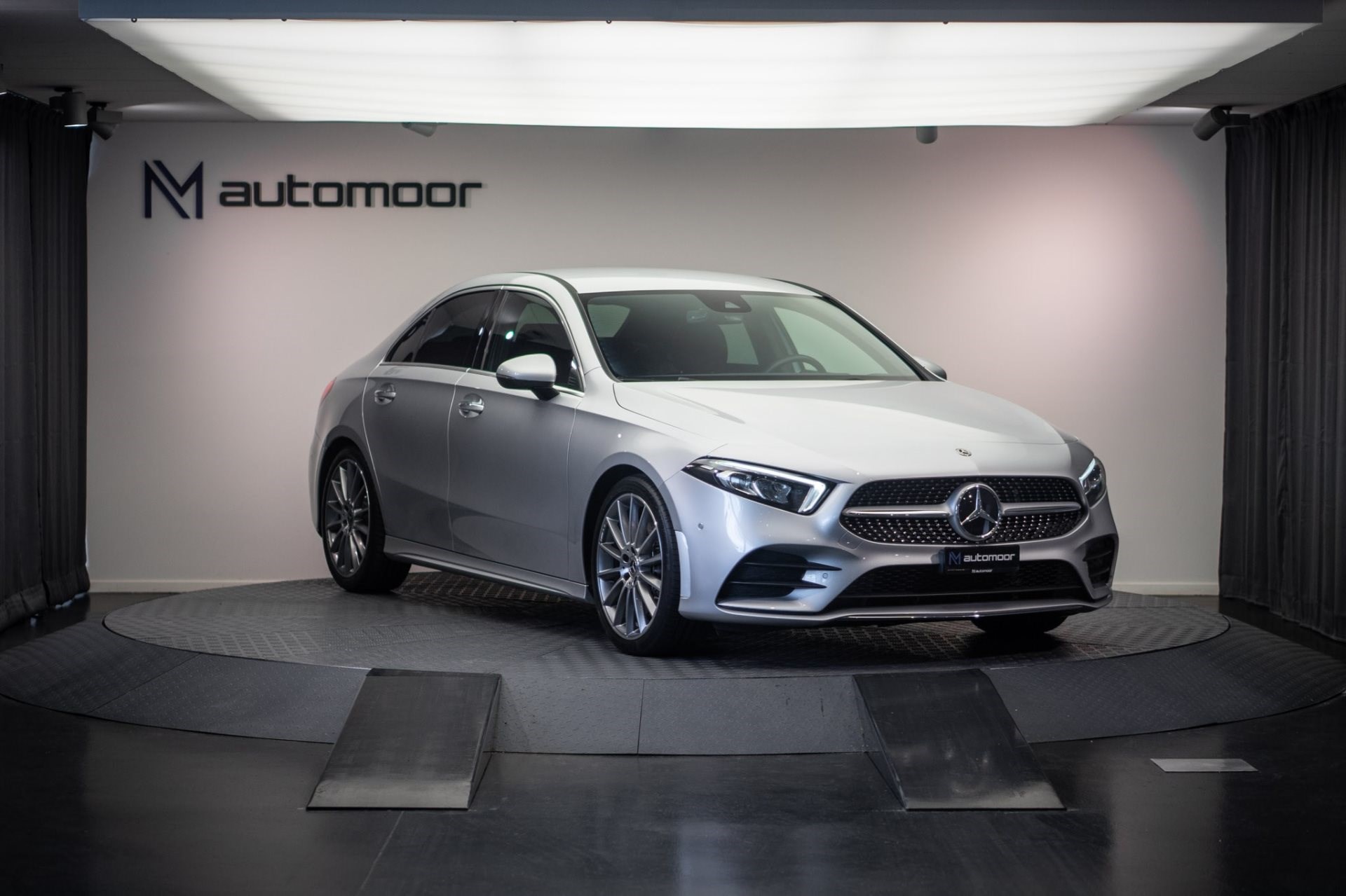 MERCEDES-BENZ A 250 Limousine AMG Line 4Matic *CH-Fahrzeug* *Keyless GO* *Assistenzpaket*-showroom-element-2