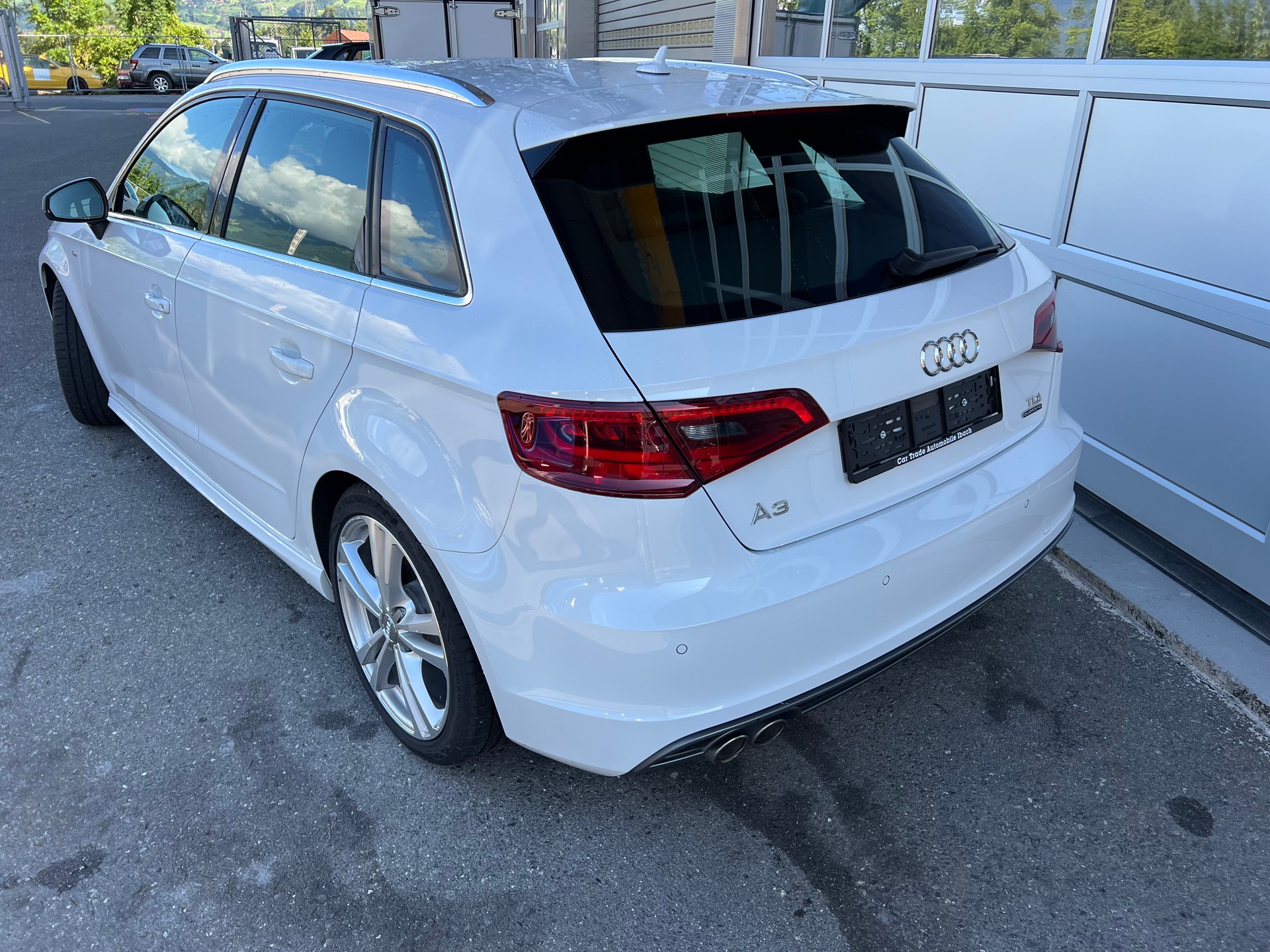 AUDI A3 Sportback 2.0 TDI Ambiente quattro S-tronic *** Navi * Rückfahrkamera * Radio DAB * frisch ab MFK ****-showroom-element-2