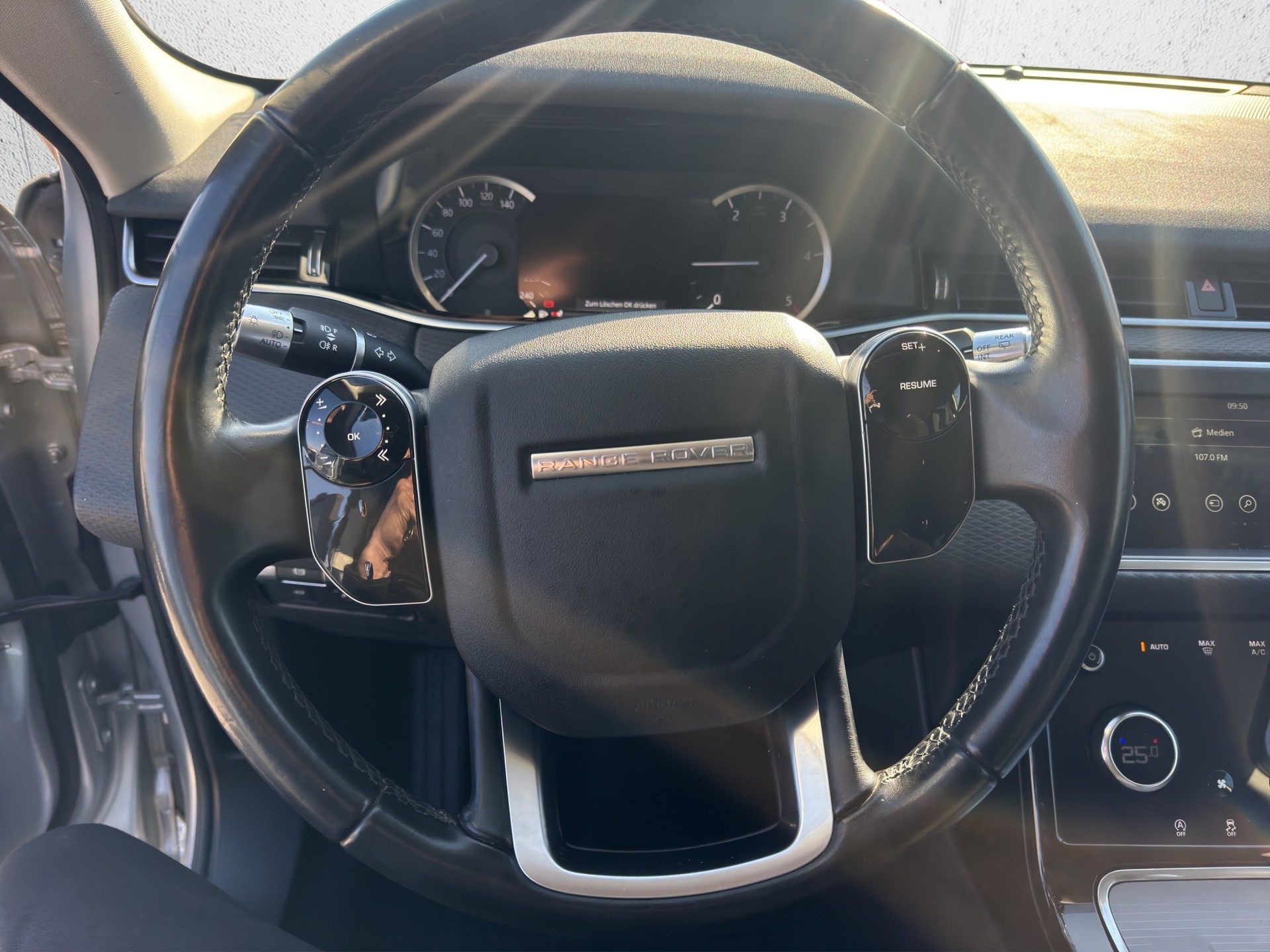 LAND ROVER Range Rover Evoque 2.0 TD4 SE Dynamc AT9-image-12