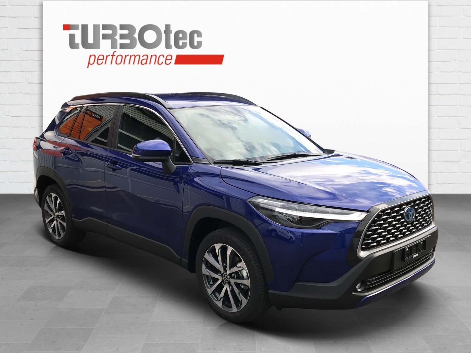 TOYOTA Corolla Cross 2.0 4WD Trend e-CVT-showroom-element-3