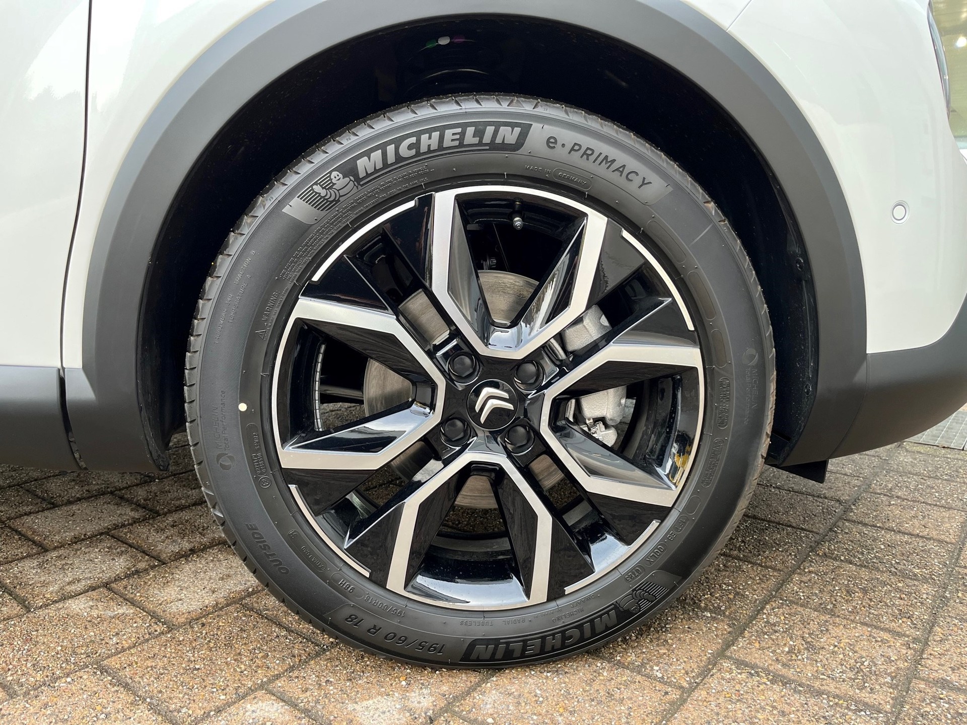 CITROEN C4 X 100 kW Shine Pack-image-11