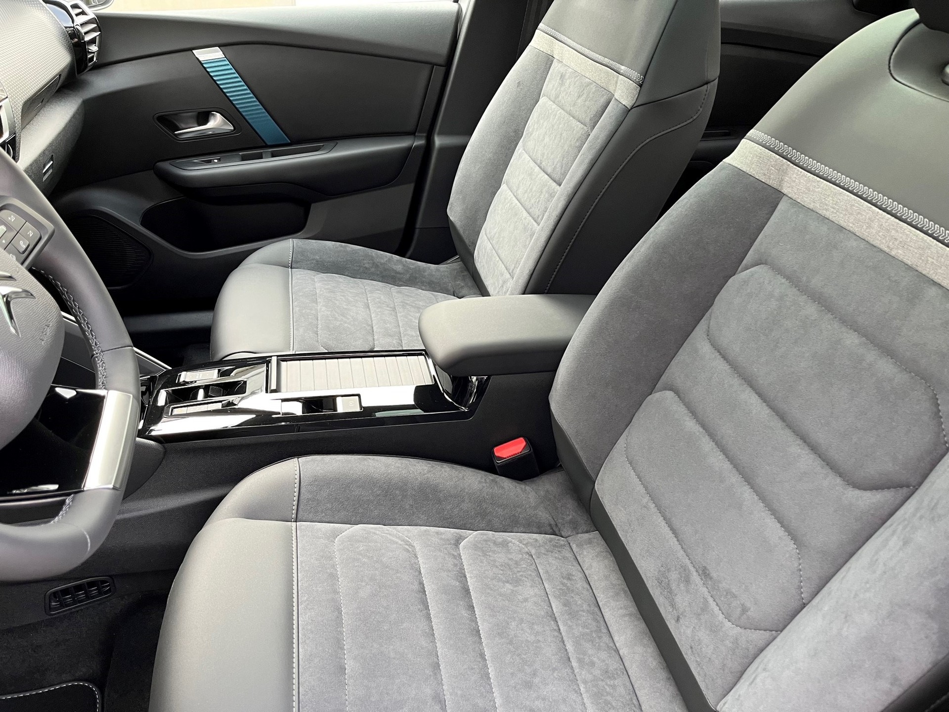 CITROEN C4 X 100 kW Shine Pack-image-3
