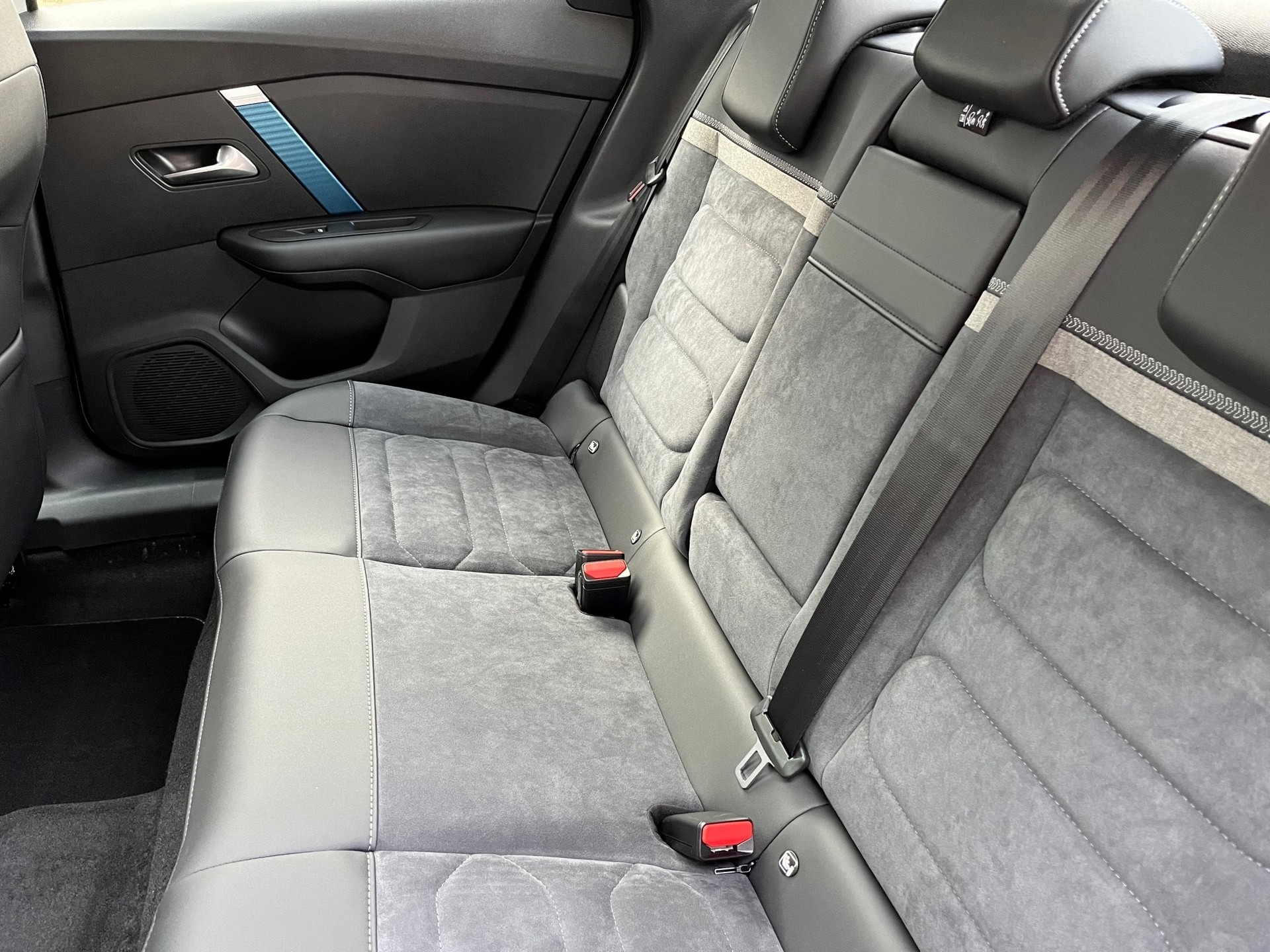 CITROEN C4 X 100 kW Shine Pack-image-5