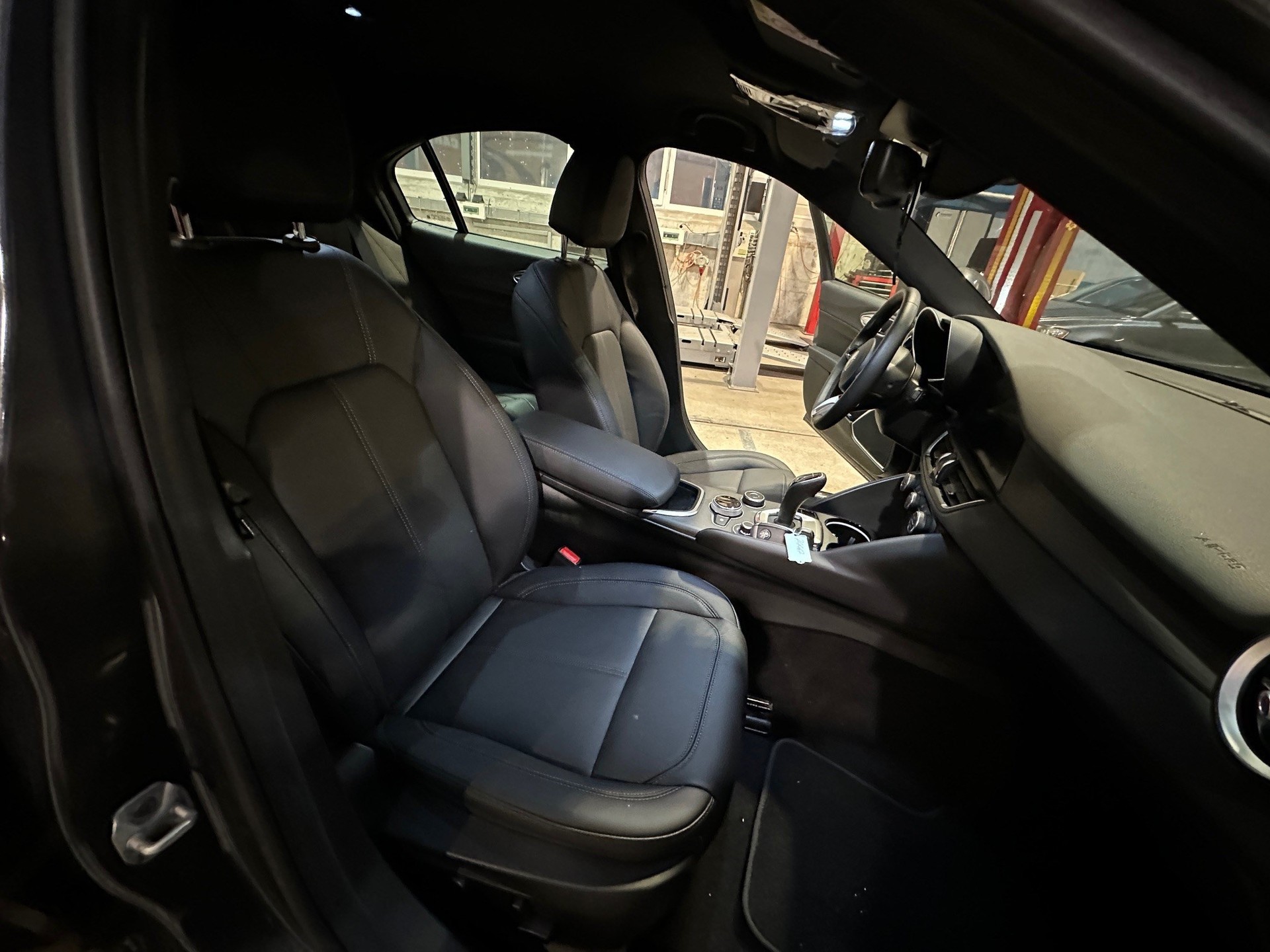 ALFA ROMEO Giulia 2.0 Ti Q4 AT8-image-3