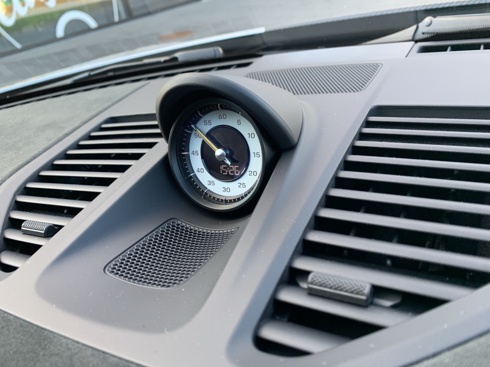 PORSCHE 911 GT3 RS-image-15