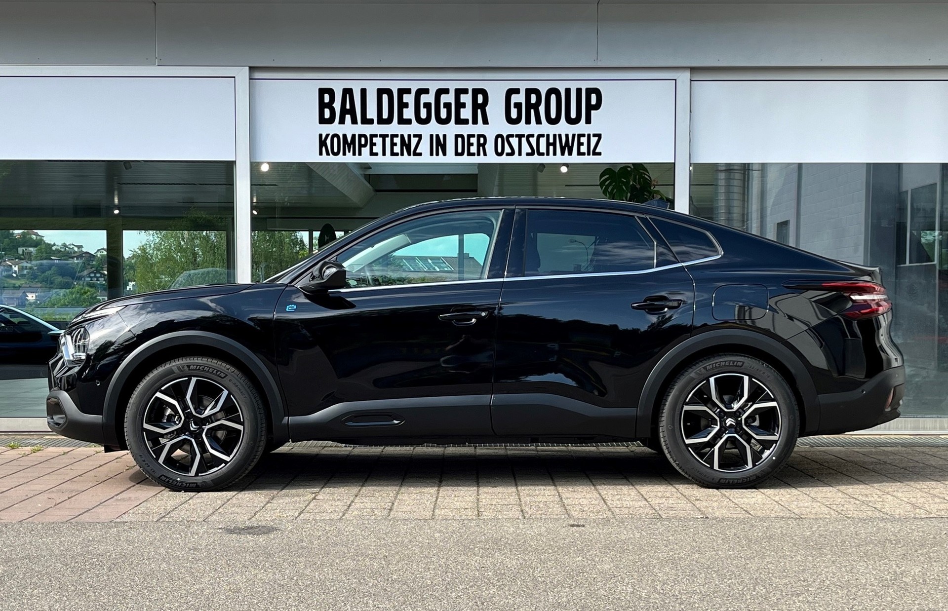 CITROEN C4 X 100 kW Shine Pack-image-1