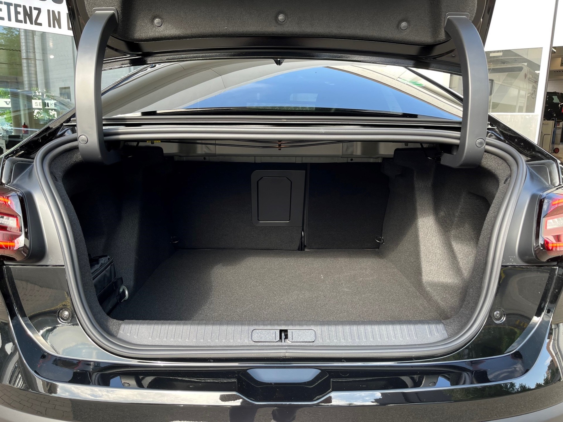 CITROEN C4 X 100 kW Shine Pack-image-10