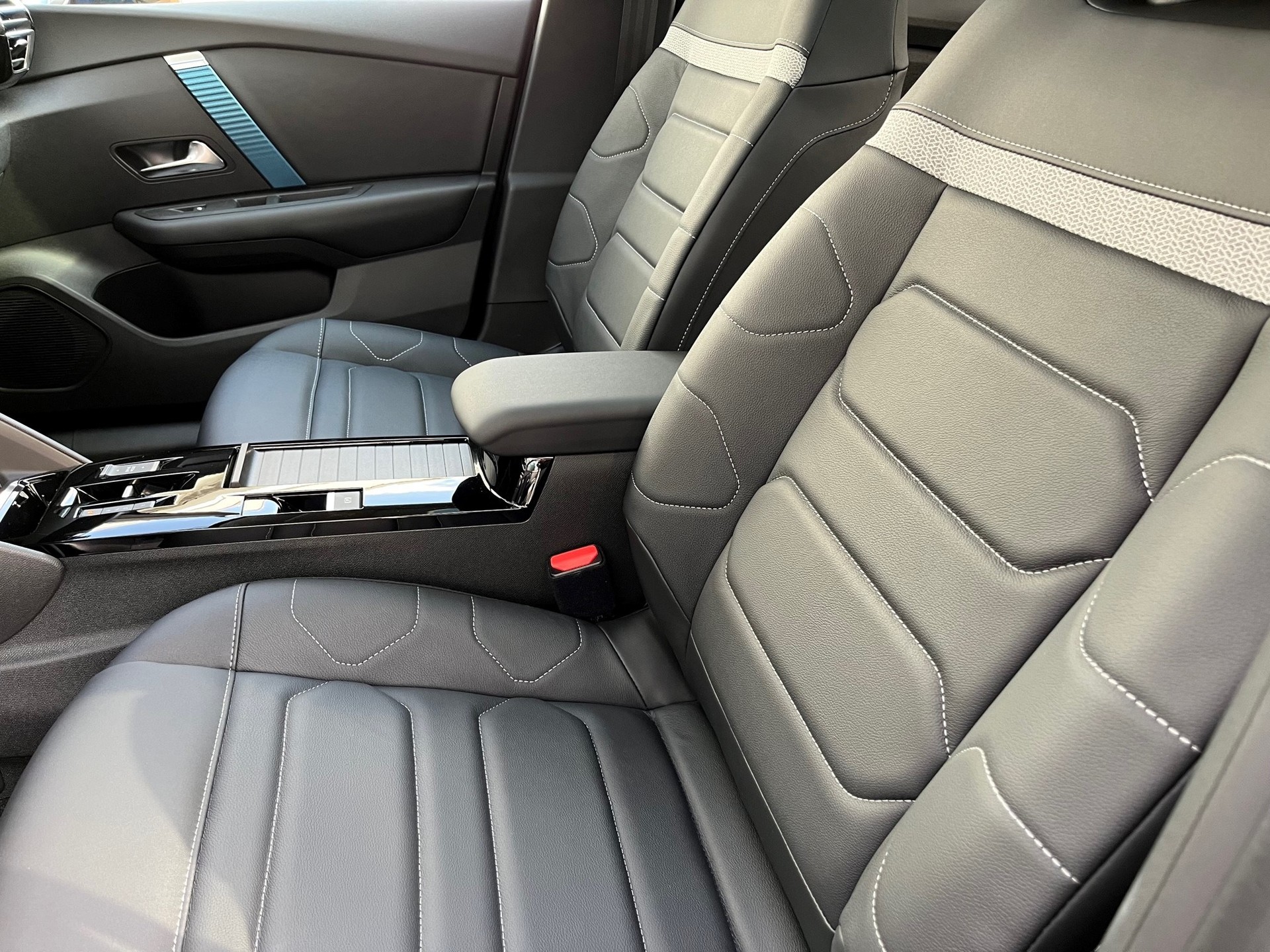 CITROEN C4 X 100 kW Shine Pack-image-3