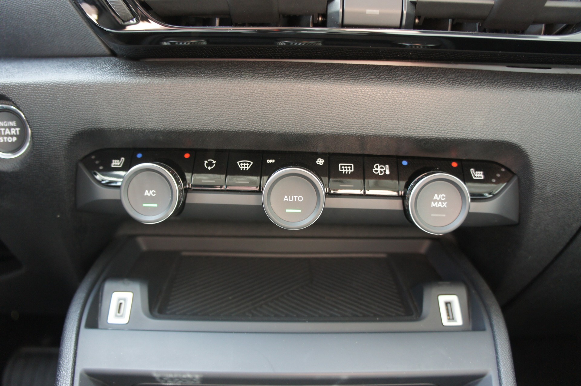 CITROEN C4 1.2 Pure Tech Swiss Edition EAT8-image-19
