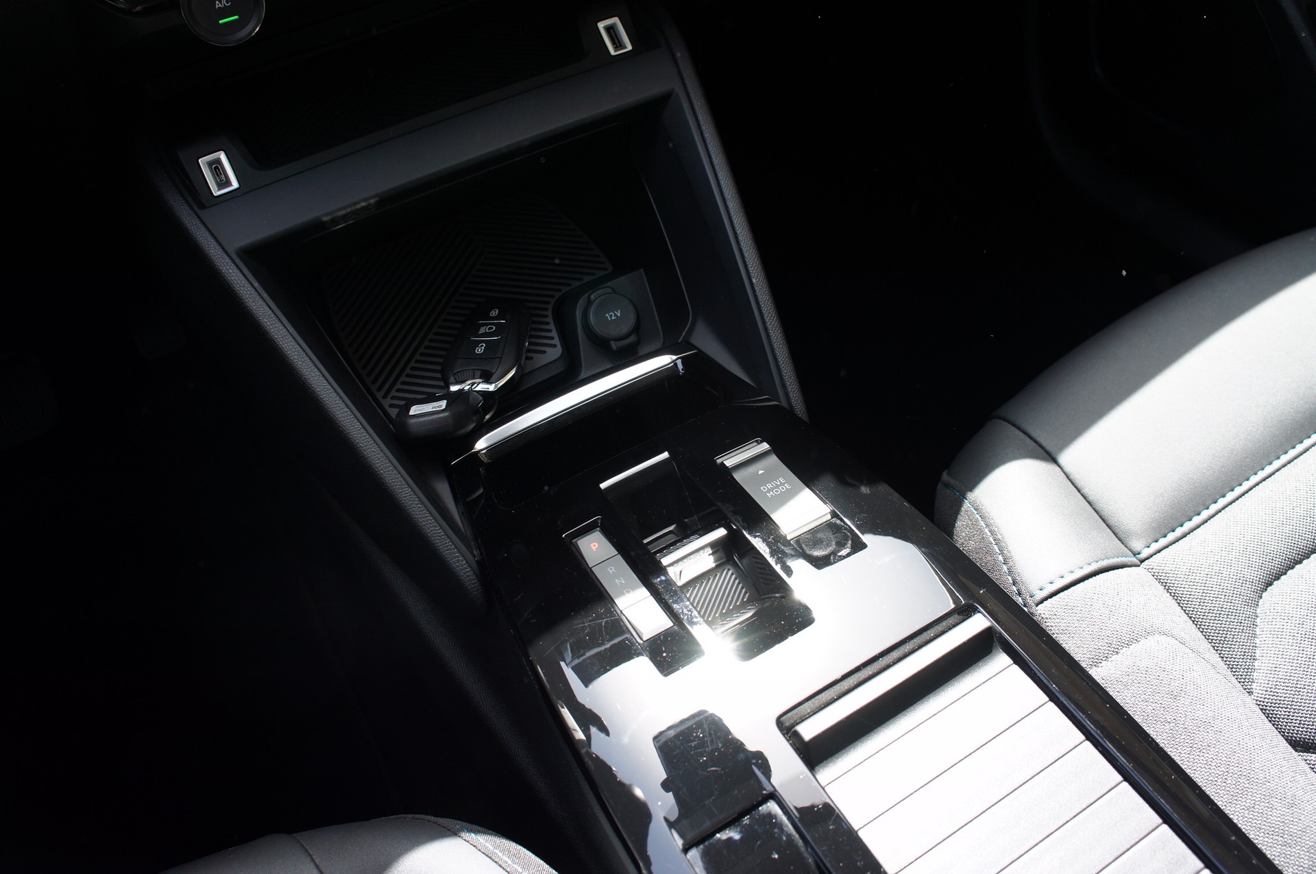 CITROEN C4 1.2 Pure Tech Swiss Edition EAT8-image-16