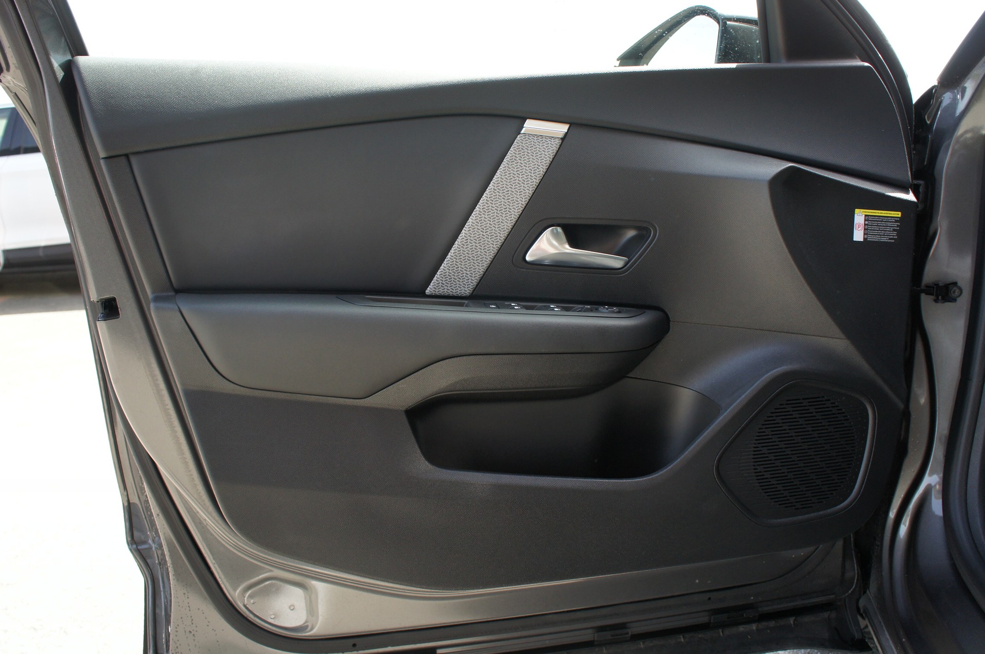 CITROEN C4 1.2 Pure Tech Swiss Edition EAT8-image-12