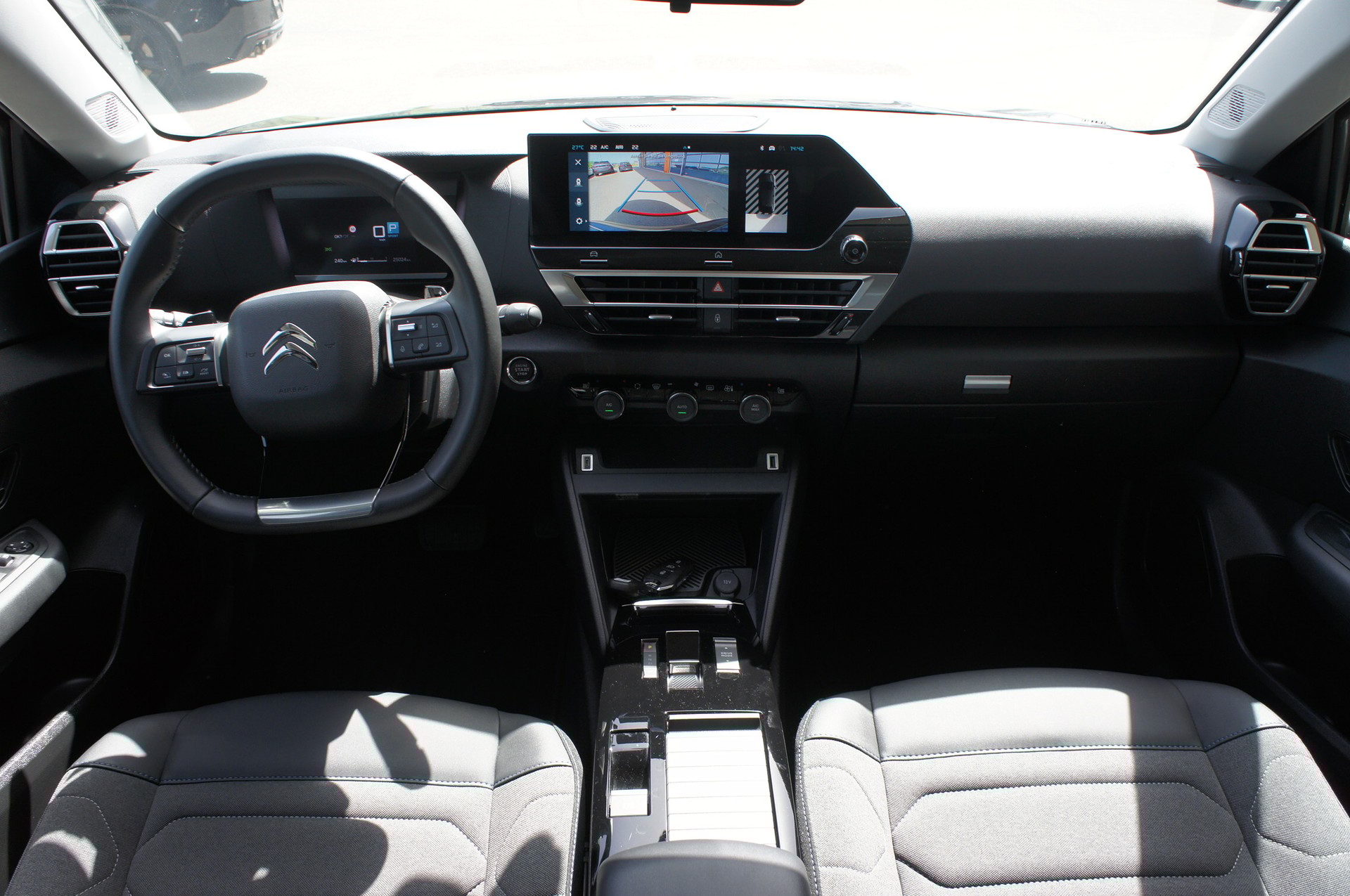 CITROEN C4 1.2 Pure Tech Swiss Edition EAT8-image-18