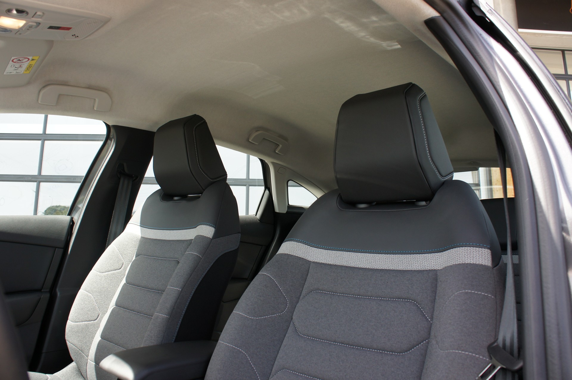 CITROEN C4 1.2 Pure Tech Swiss Edition EAT8-image-15
