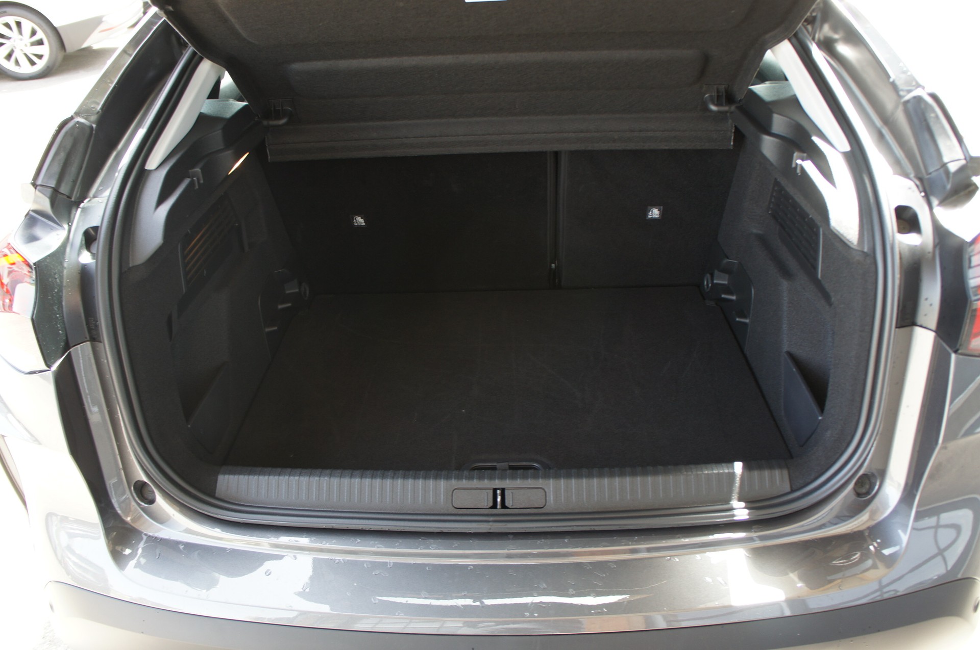 CITROEN C4 1.2 Pure Tech Swiss Edition EAT8-image-11