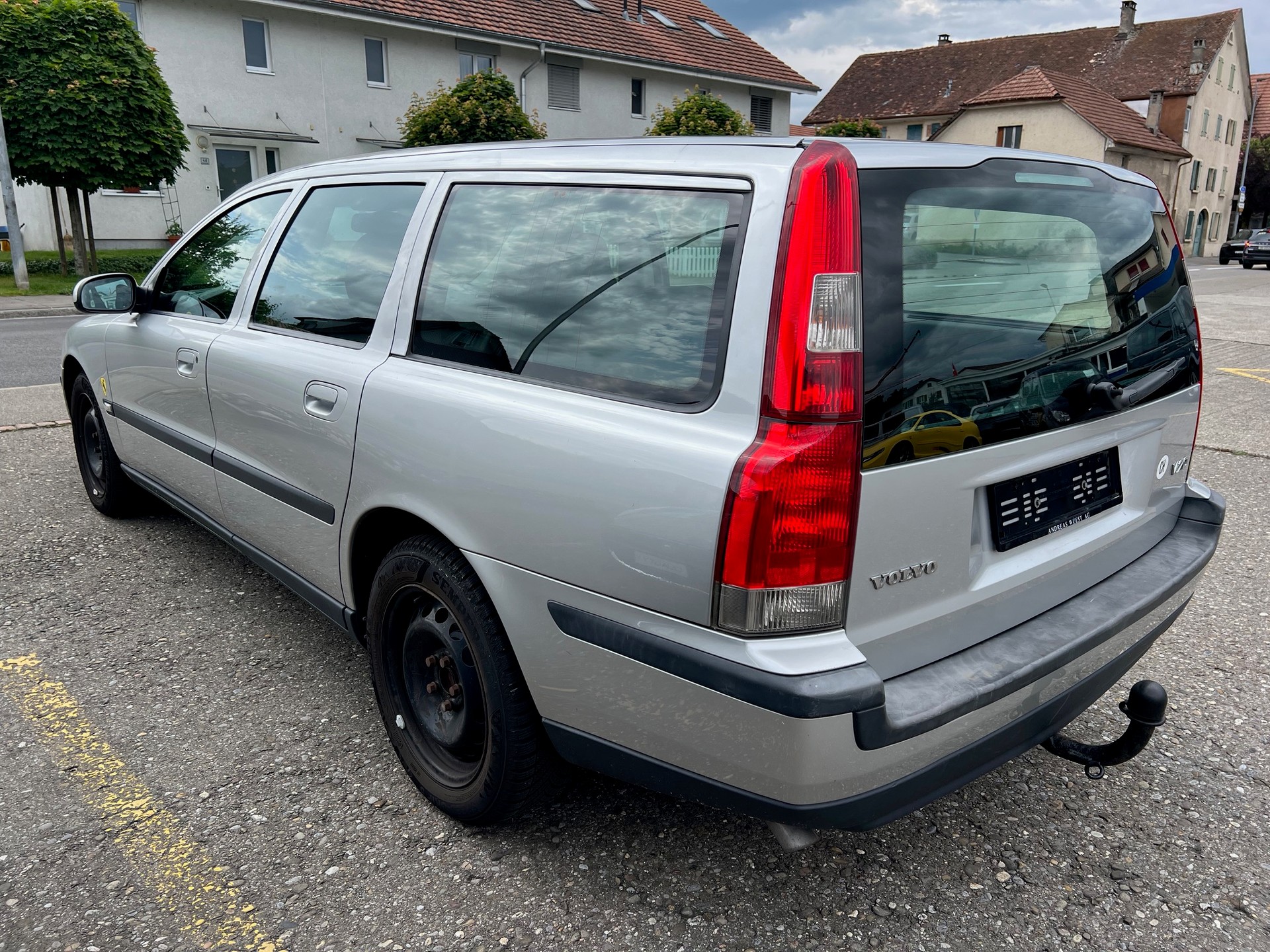 VOLVO V70 2.4-showroom-element-3