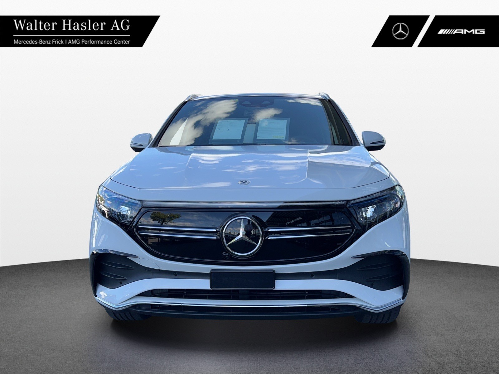 MERCEDES-BENZ EQA 300 AMG Line 4Matic-showroom-element-1