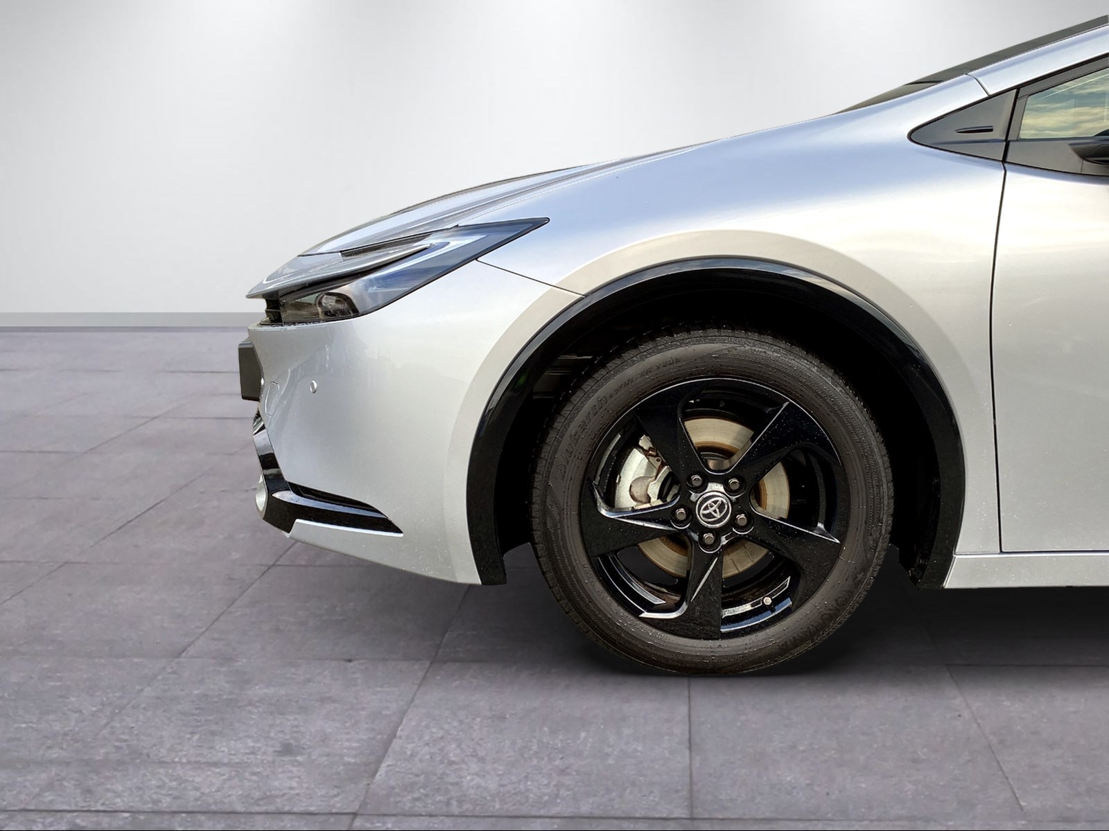 TOYOTA Prius 2.0 Plug-In-Hybrid Style-showroom-element-2