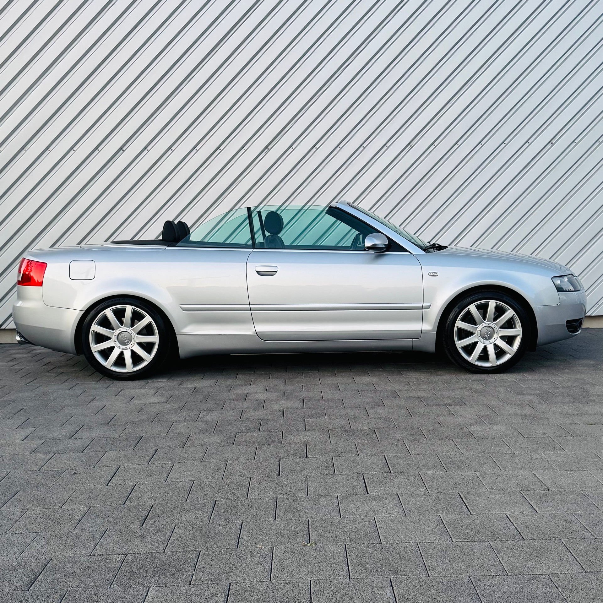AUDI S4 4.2 V8 QUATTRO-showroom-element-2